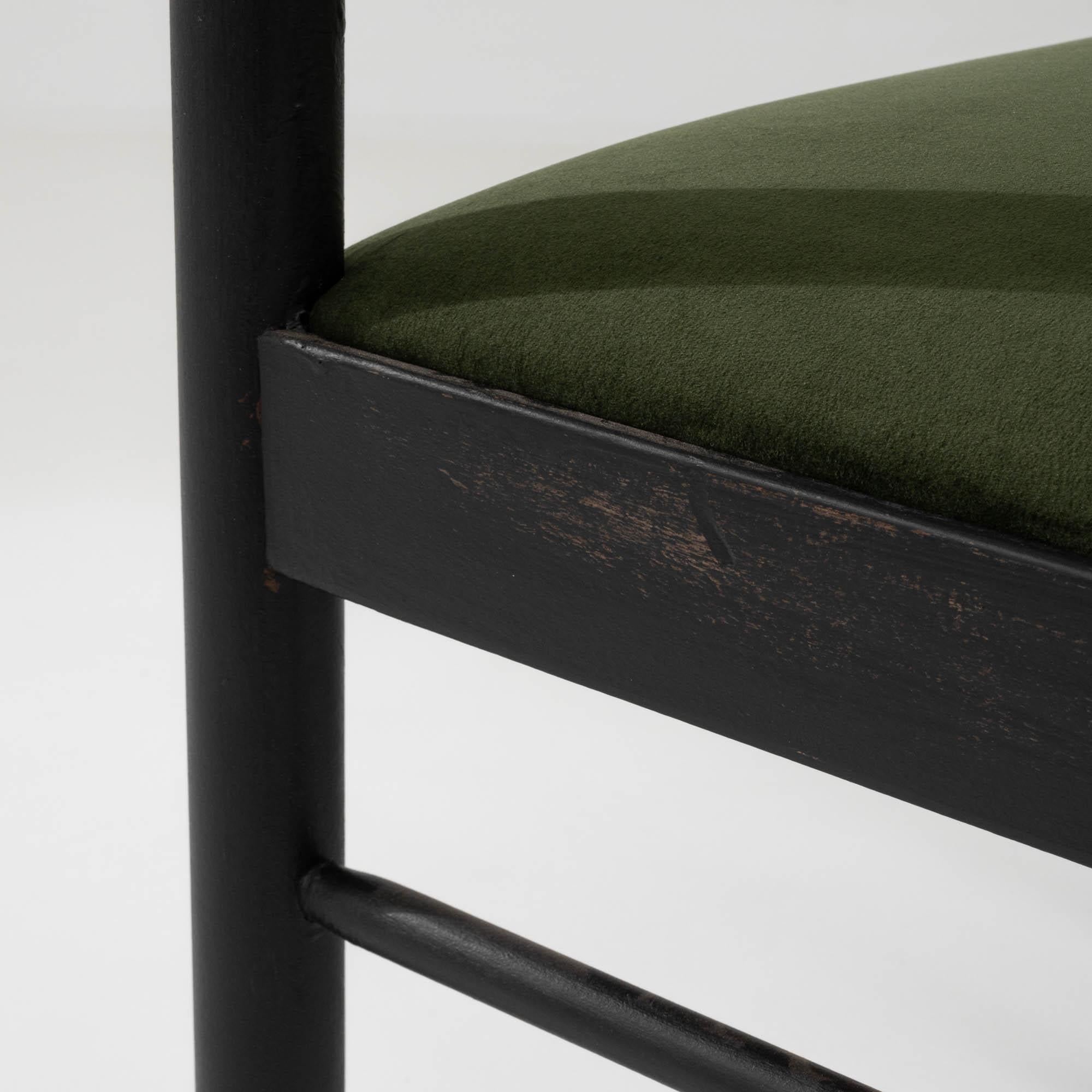 Paire de chaises de salle à manger tchèques du 20e siècle avec sièges rembourrés en vente 8