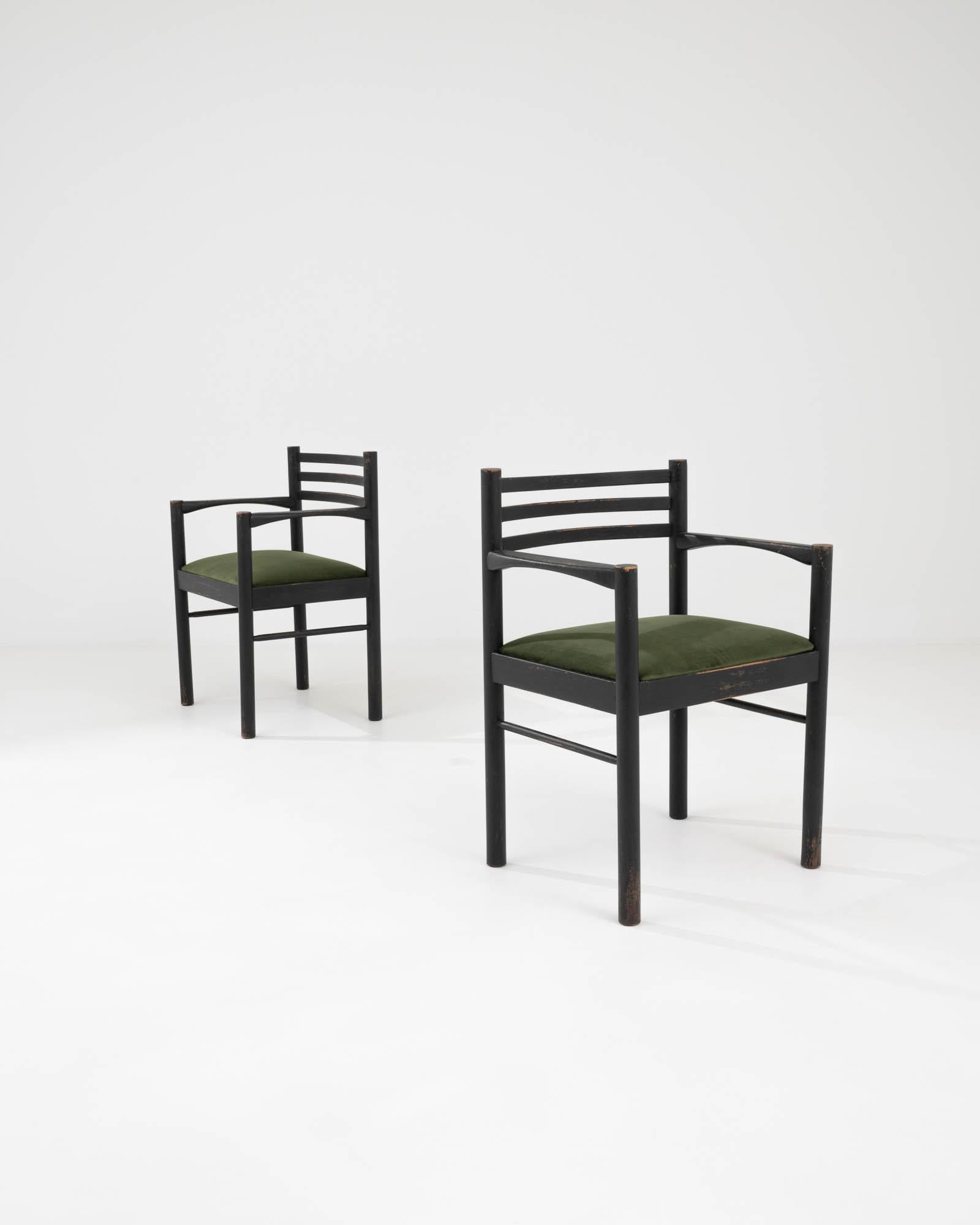 Tchèque Paire de chaises de salle à manger tchèques du 20e siècle avec sièges rembourrés en vente