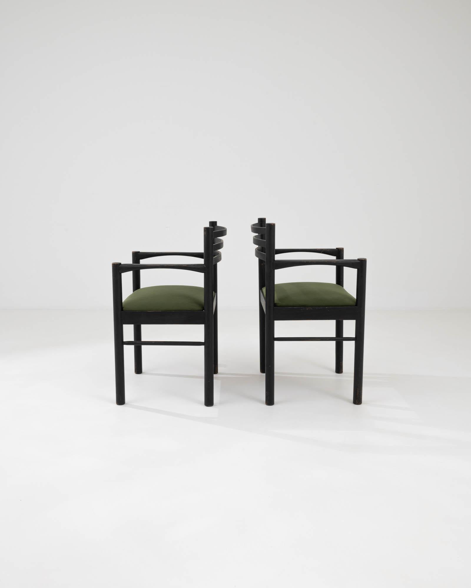 20ième siècle Paire de chaises de salle à manger tchèques du 20e siècle avec sièges rembourrés en vente