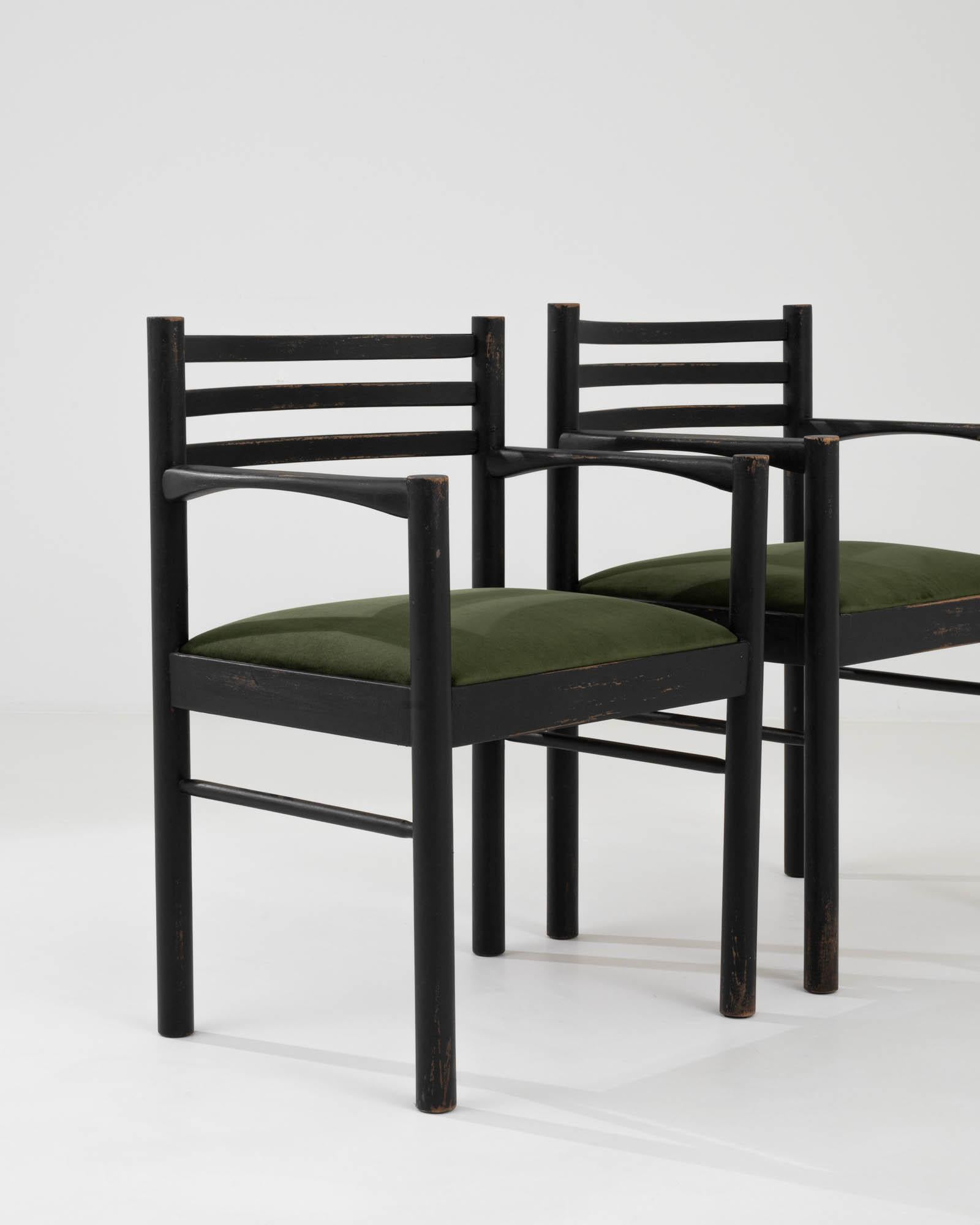 Paire de chaises de salle à manger tchèques du 20e siècle avec sièges rembourrés en vente 3