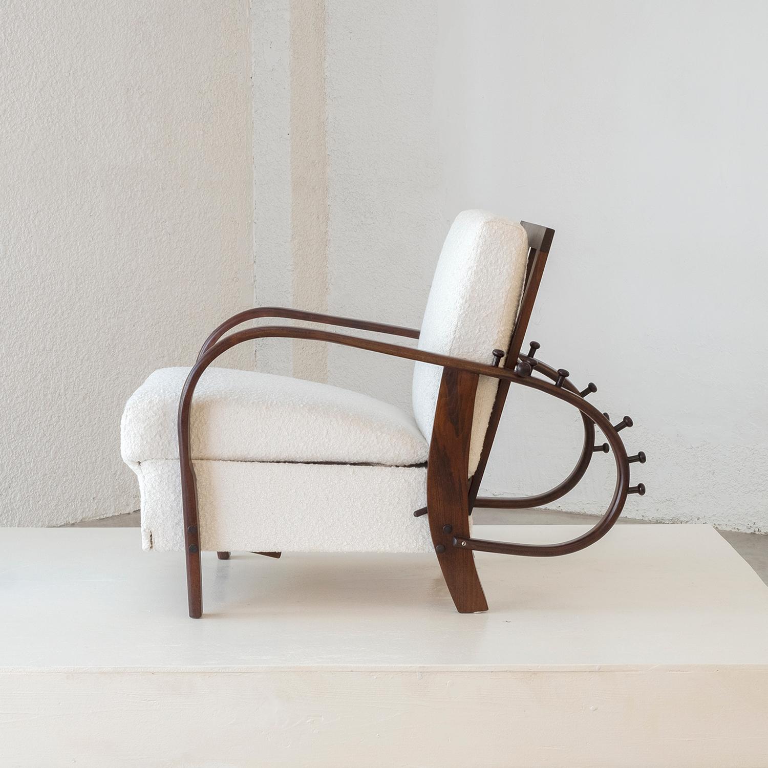 Art déco Chaise de relaxation en acajou tchèque du 20e siècle dans le style de Jindrich Halabala en vente