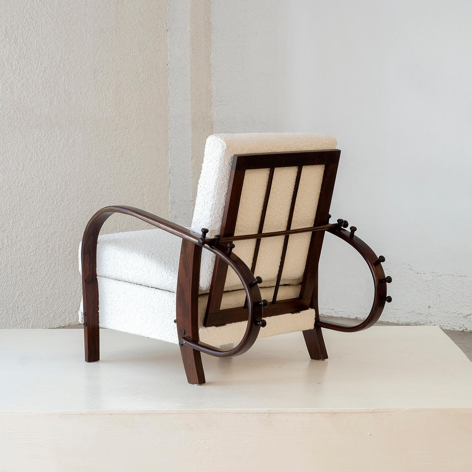 Poli Chaise de relaxation en acajou tchèque du 20e siècle dans le style de Jindrich Halabala en vente