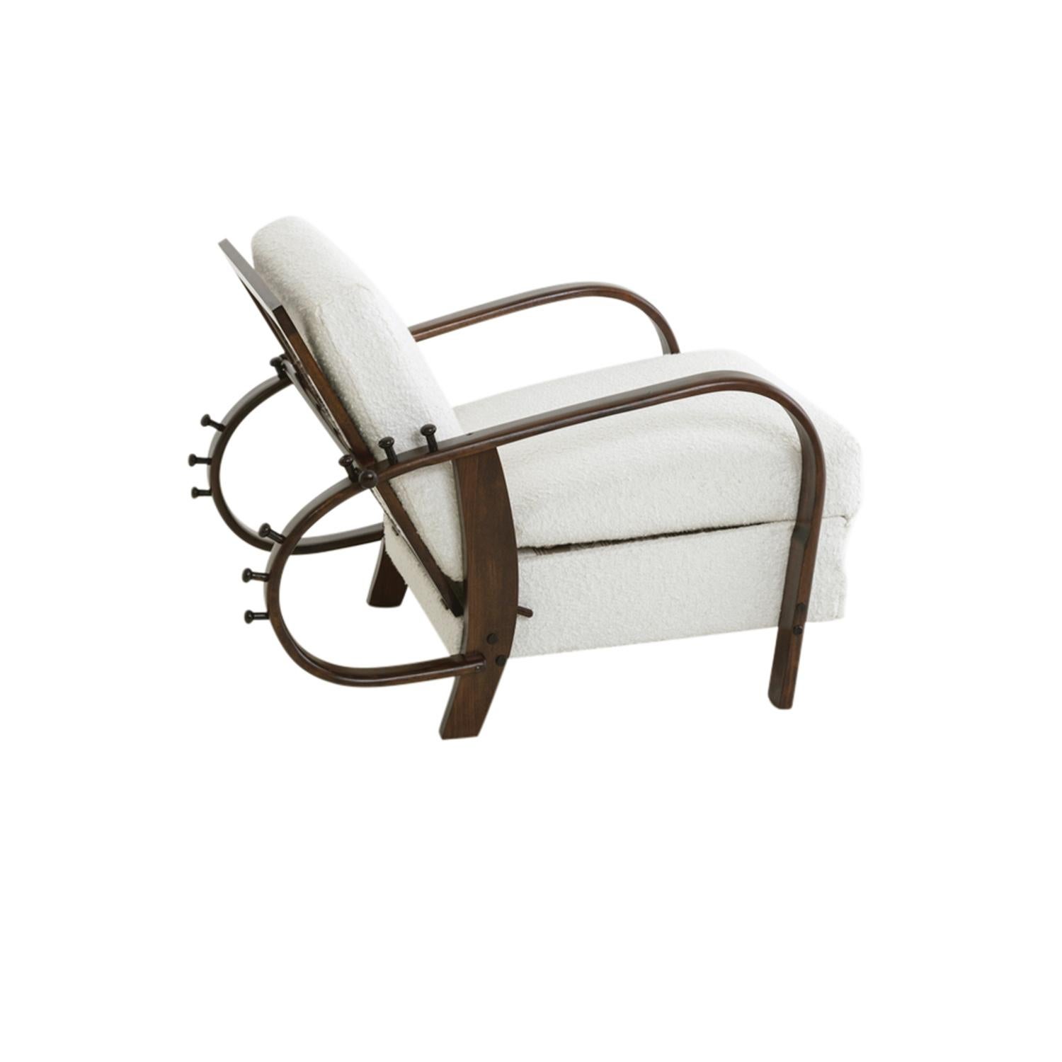 Chaise de relaxation en acajou tchèque du 20e siècle dans le style de Jindrich Halabala en vente 1