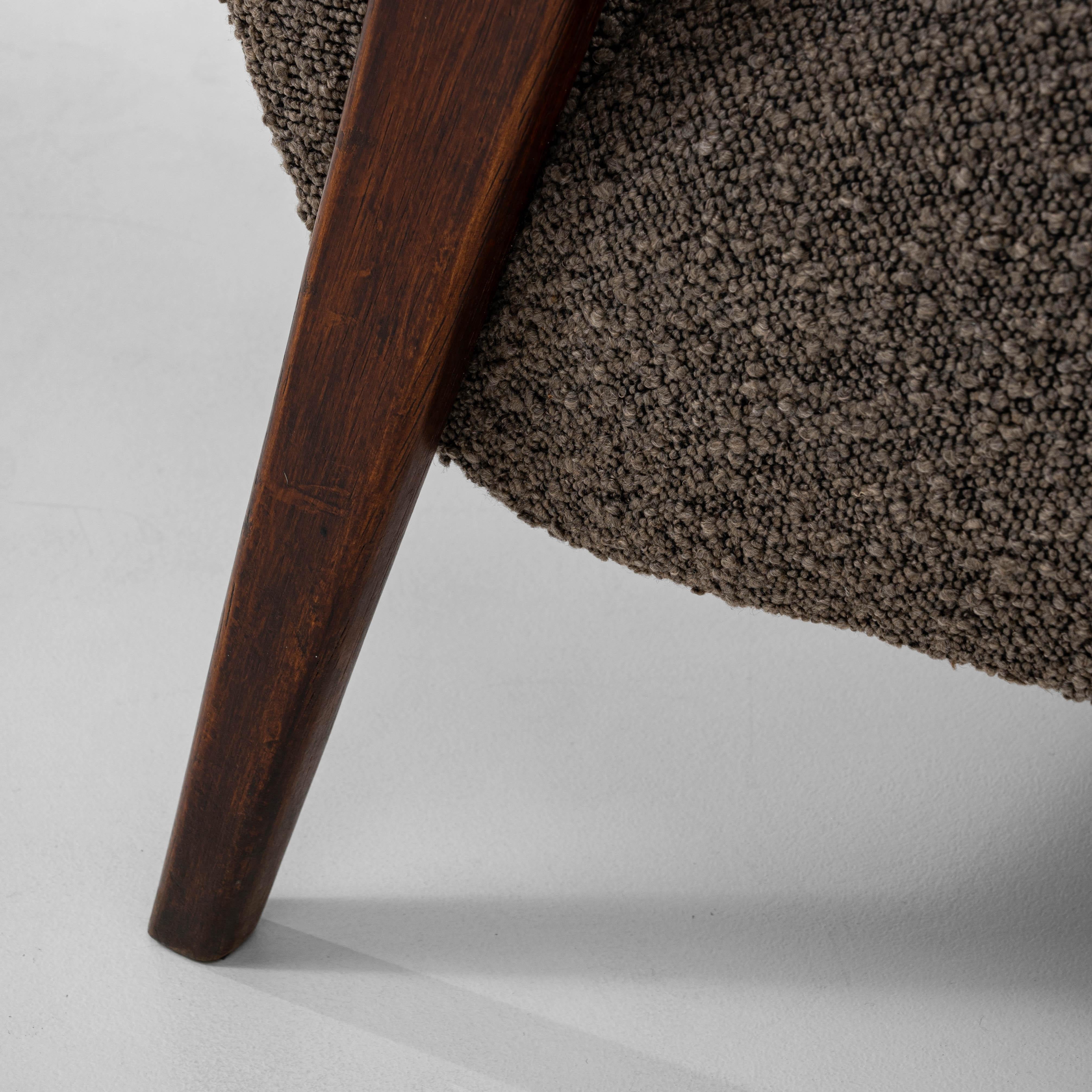 Sillón tapizado MCM checo del siglo XX en venta 8