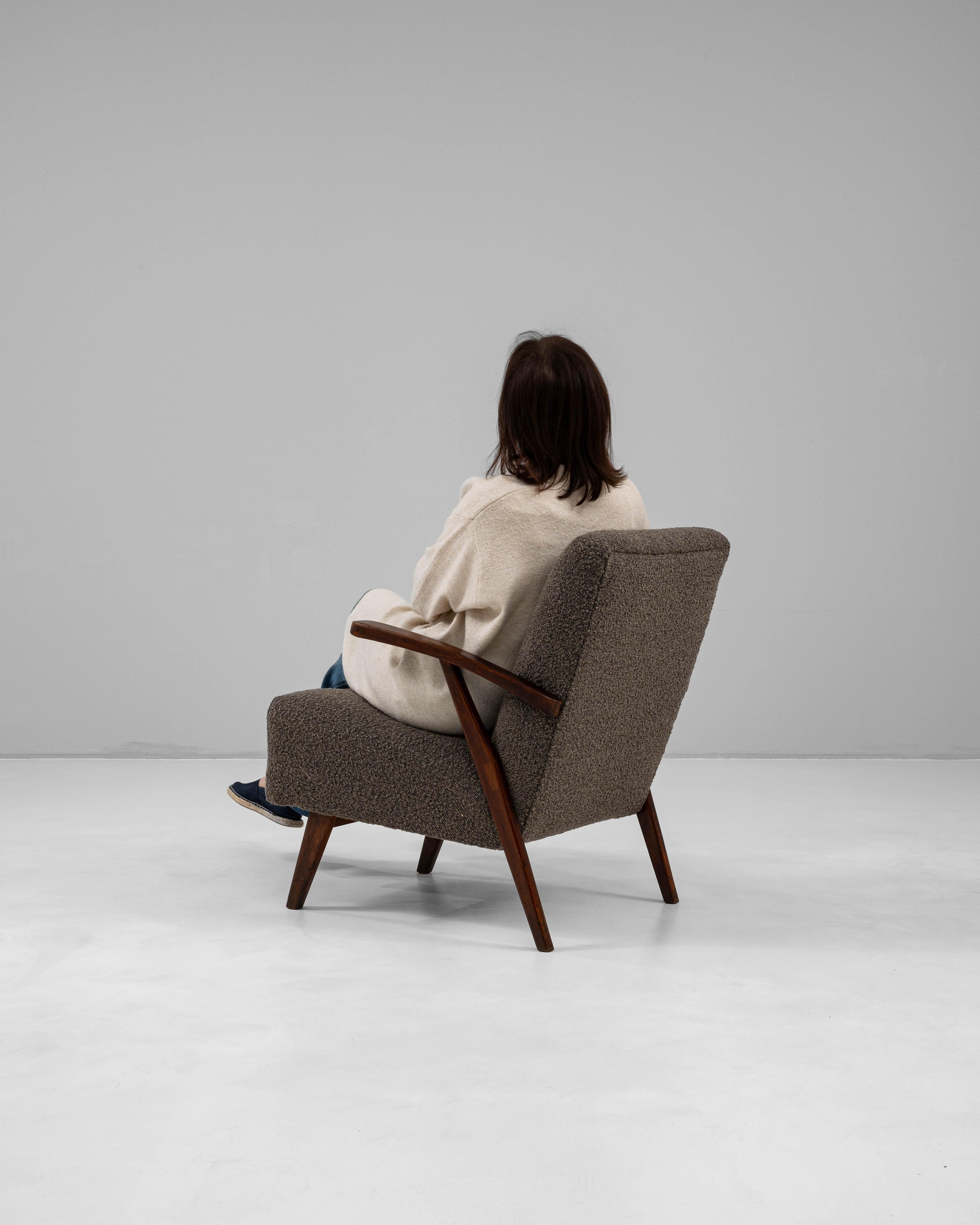 Sillón tapizado MCM checo del siglo XX en venta 1