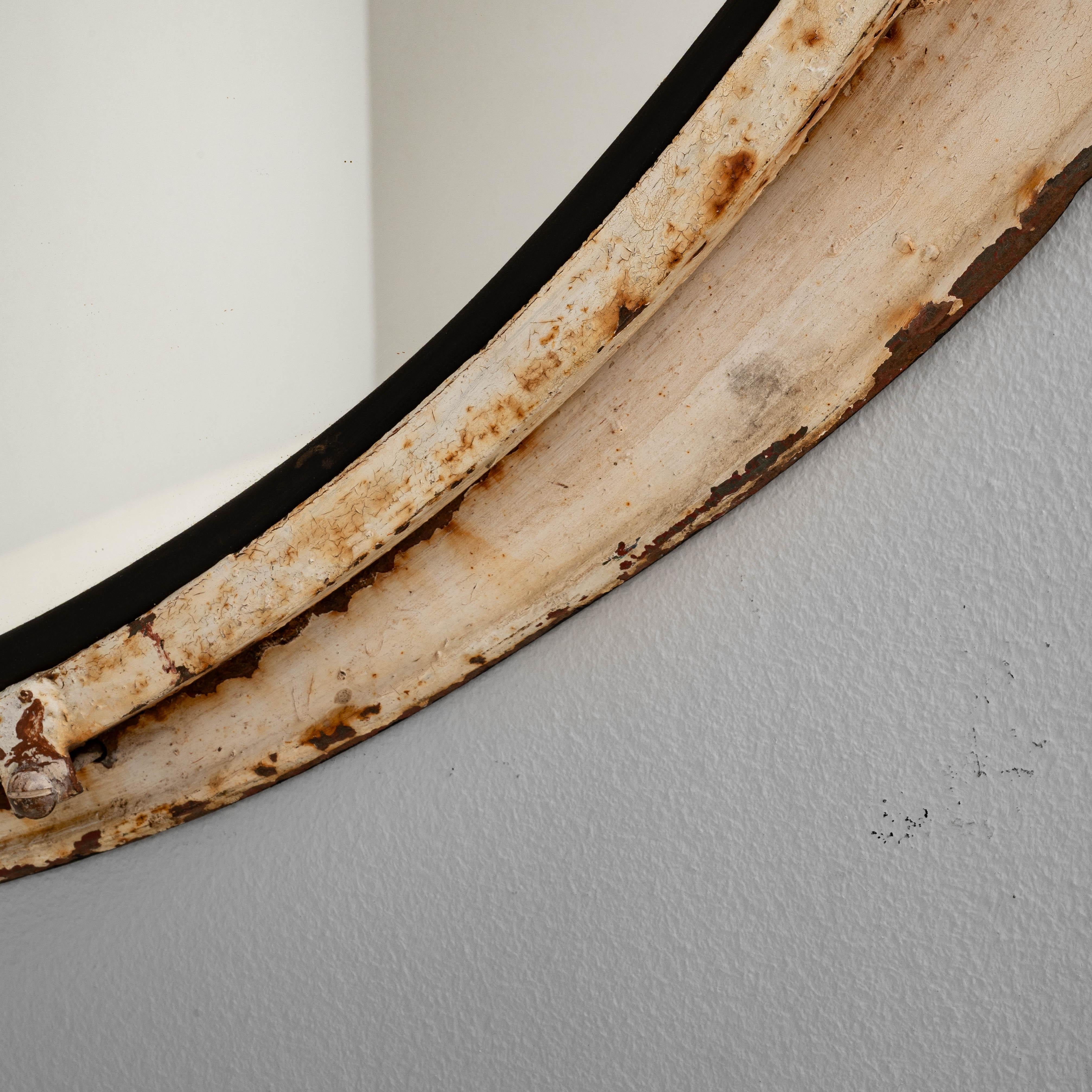 Miroir rond en métal tchèque du 20e siècle en vente 4