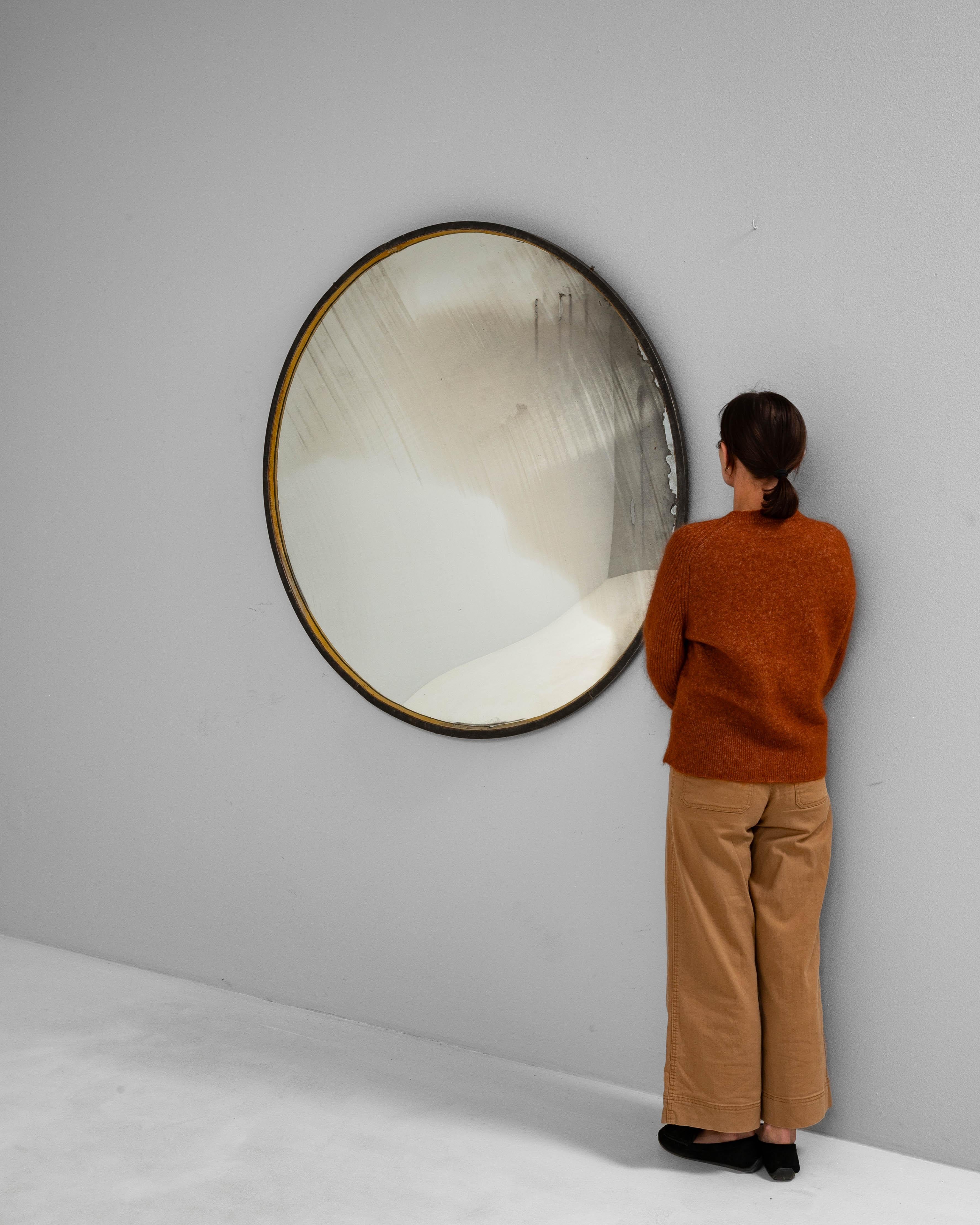 20ième siècle Miroir rond en métal tchèque du 20e siècle en vente
