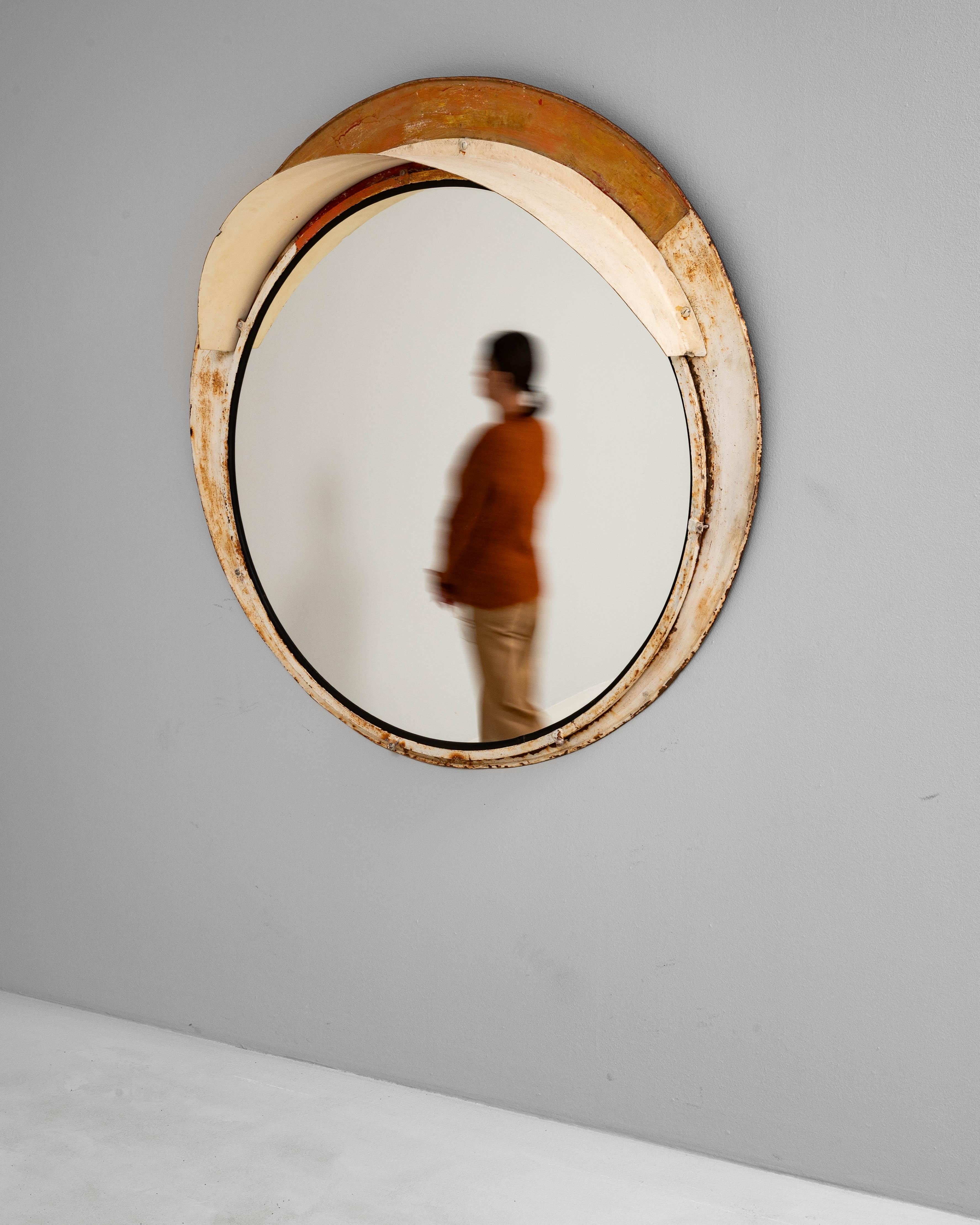20ième siècle Miroir rond en métal tchèque du 20e siècle en vente