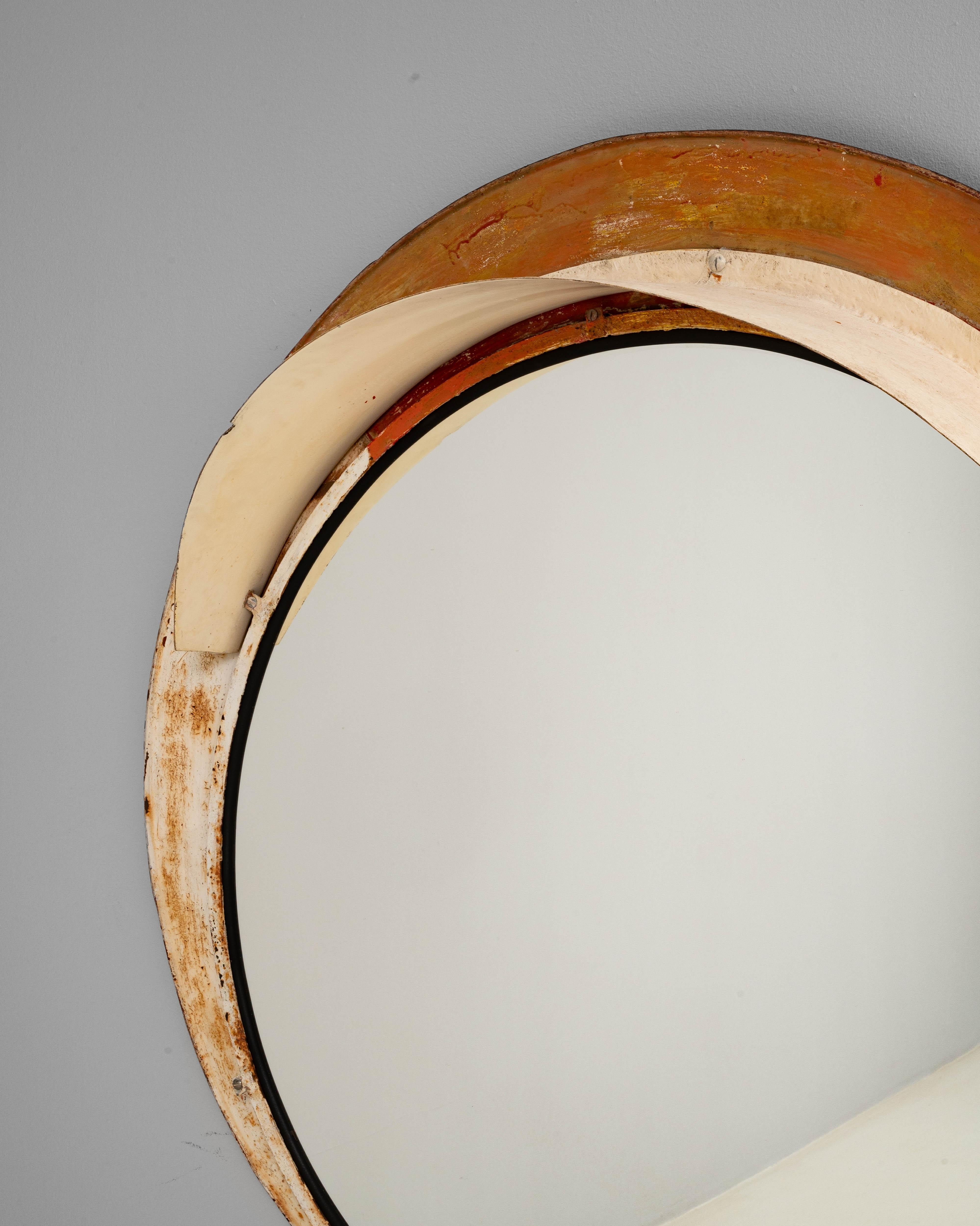 Métal Miroir rond en métal tchèque du 20e siècle en vente