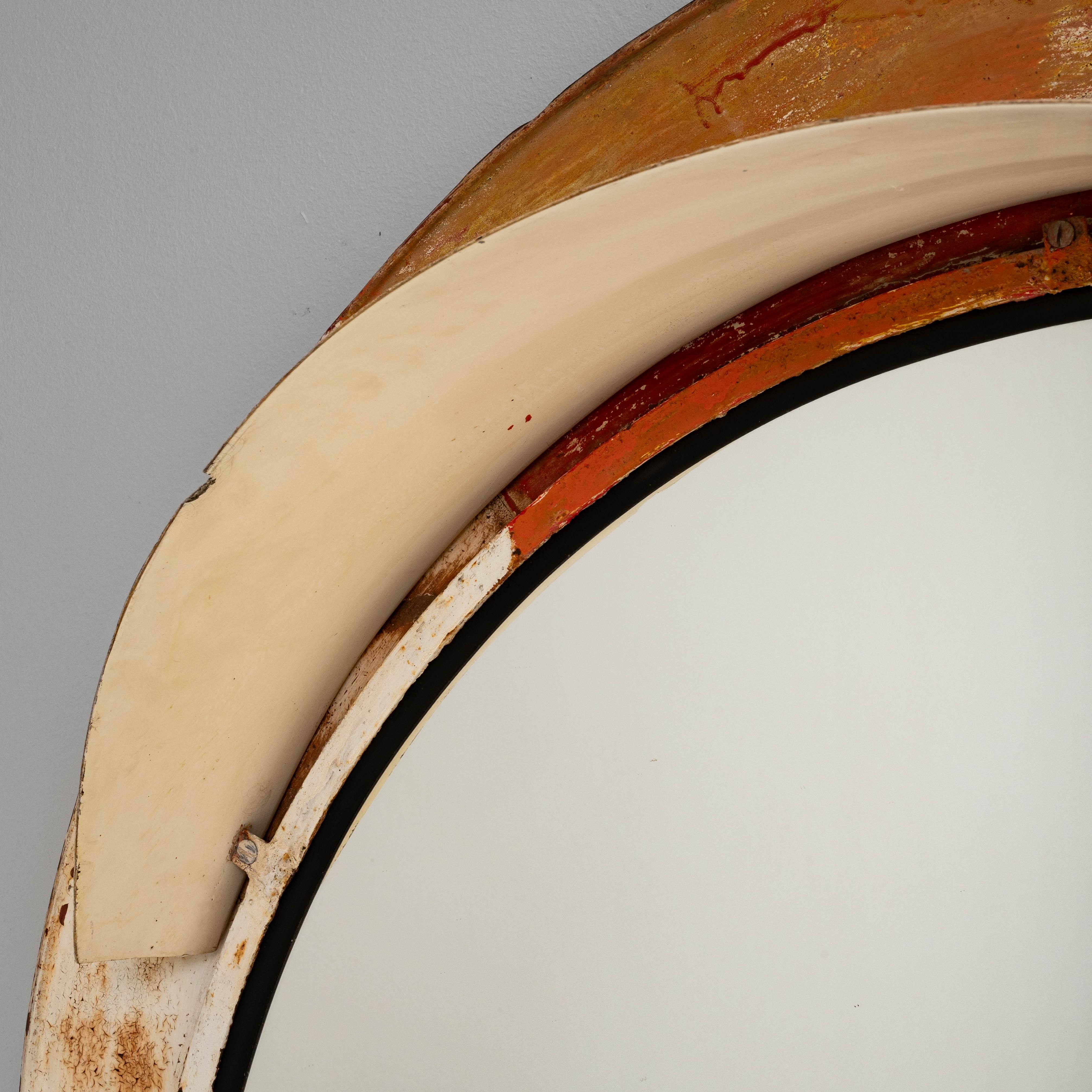 Miroir rond en métal tchèque du 20e siècle en vente 2