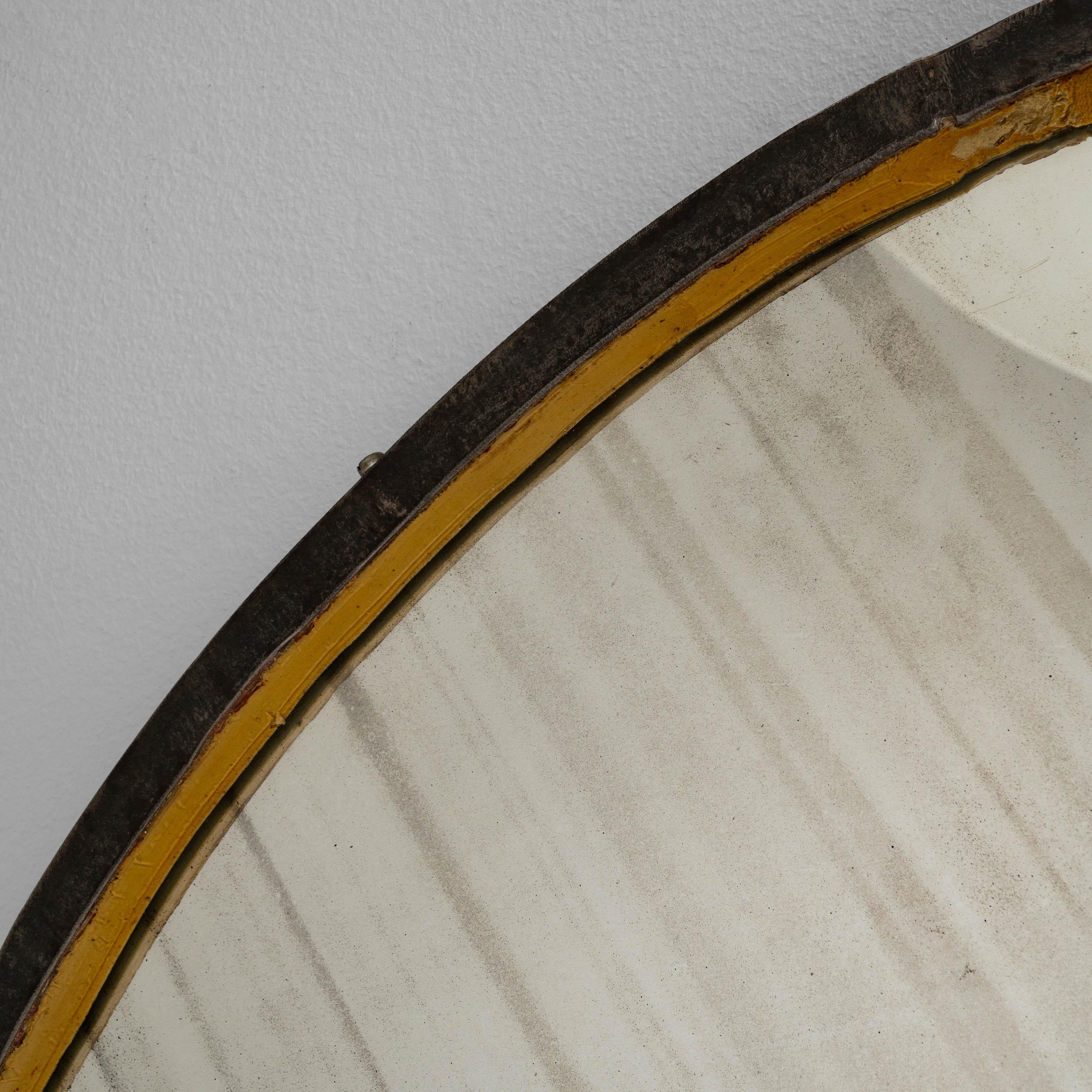 Miroir rond en métal tchèque du 20e siècle en vente 3