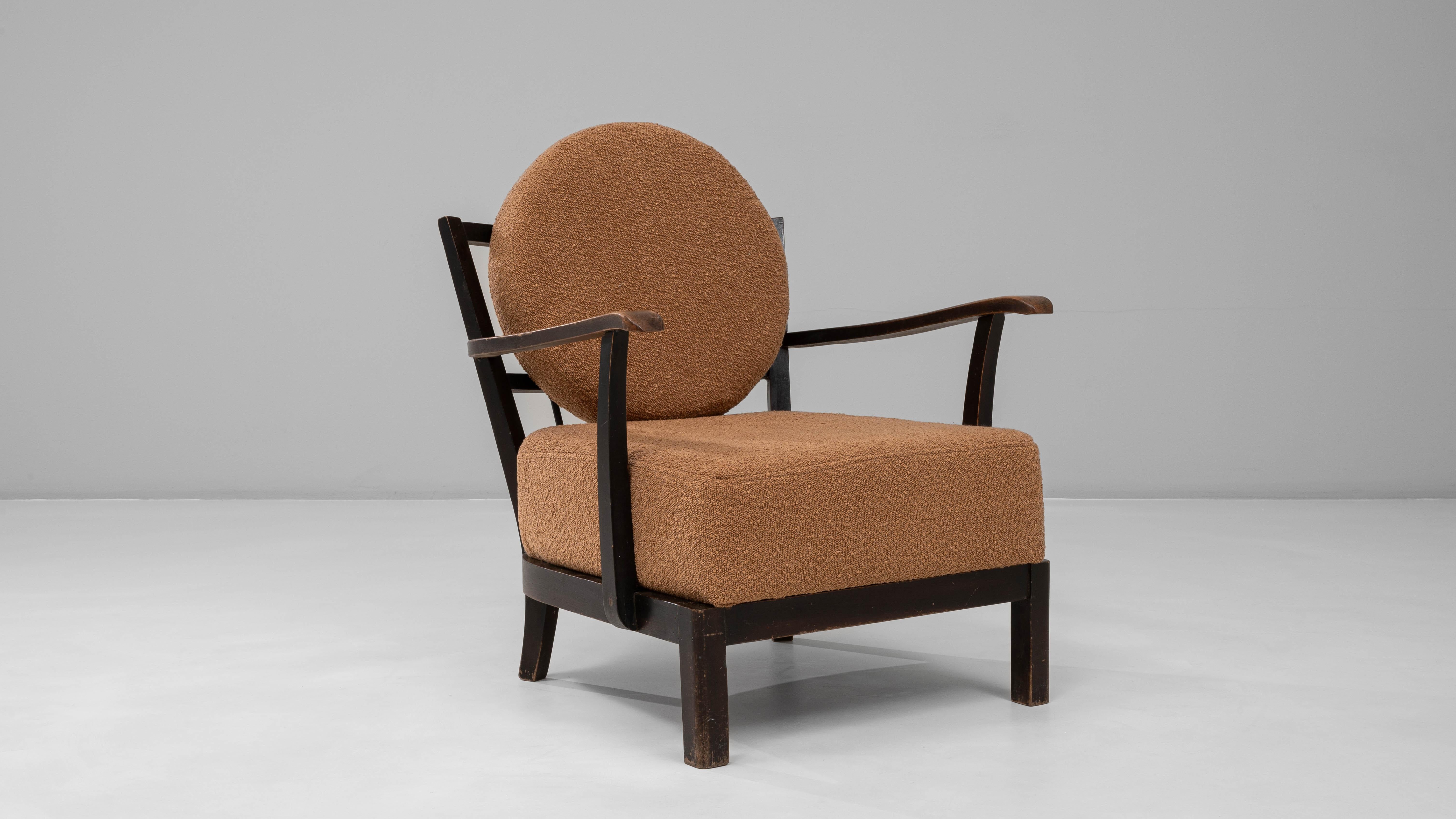 Sillón checo del siglo XX tapizado en naranja en venta 6