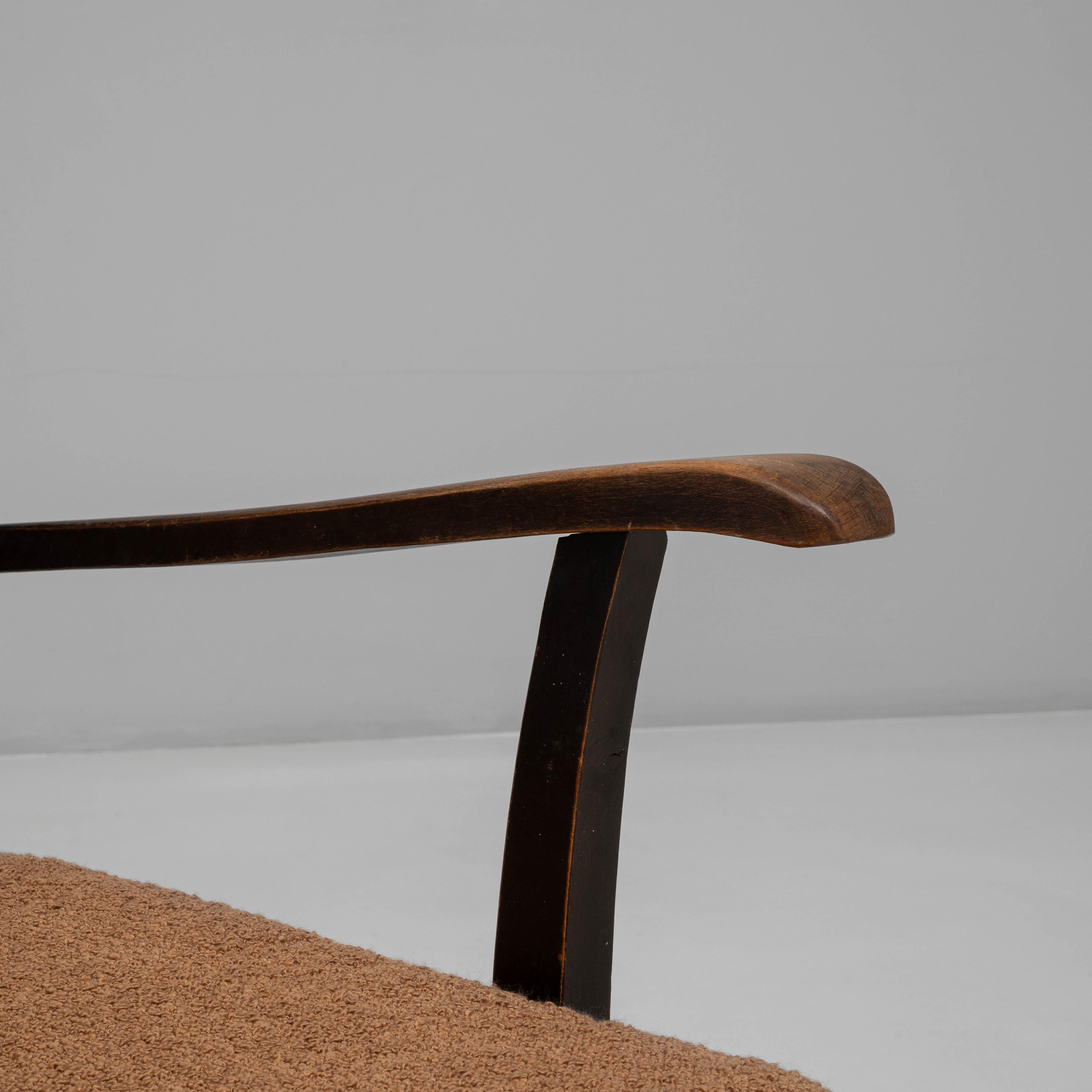 Sillón checo del siglo XX tapizado en naranja en venta 8