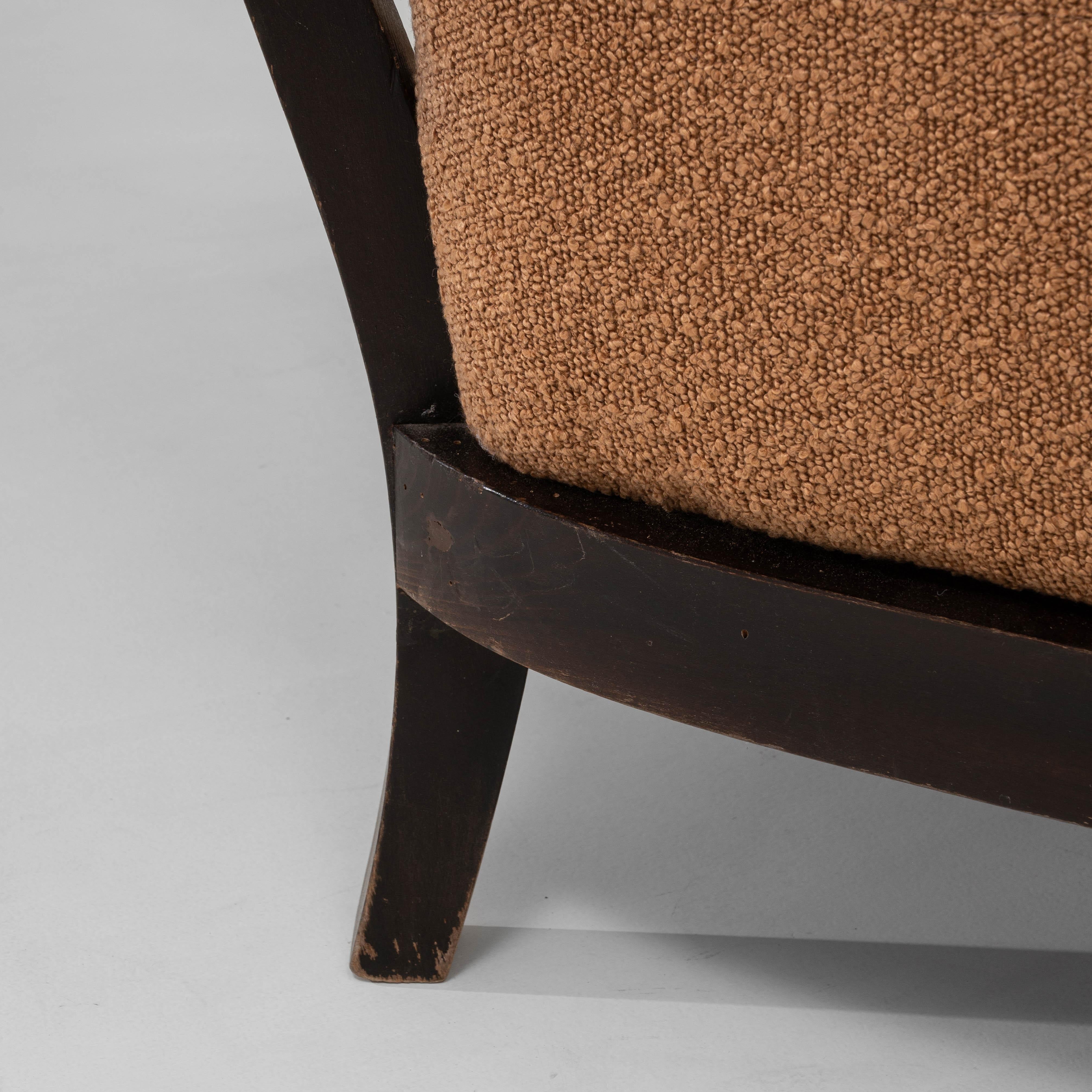 Sillón checo del siglo XX tapizado en naranja en venta 9