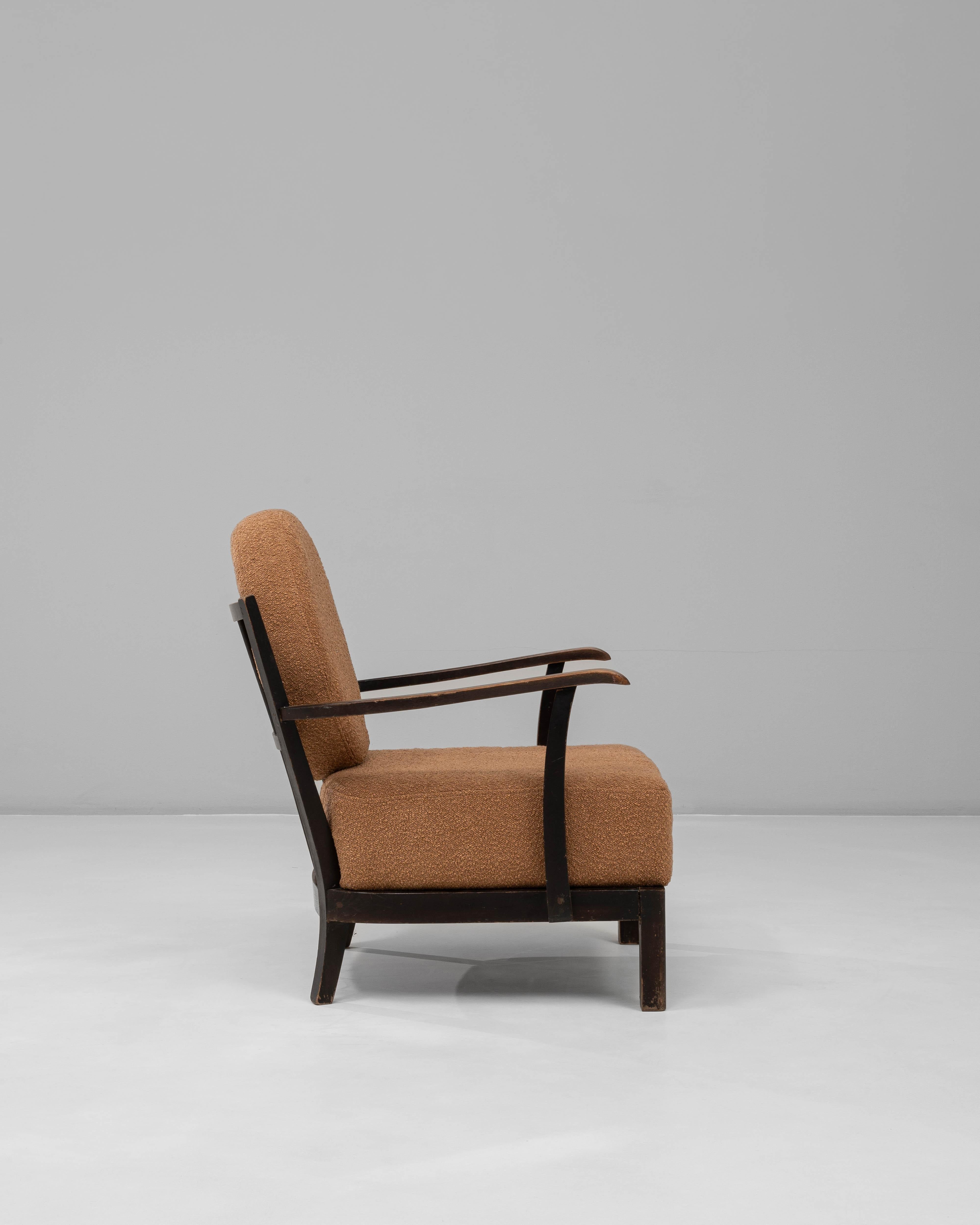 Sillón checo del siglo XX tapizado en naranja Checo en venta