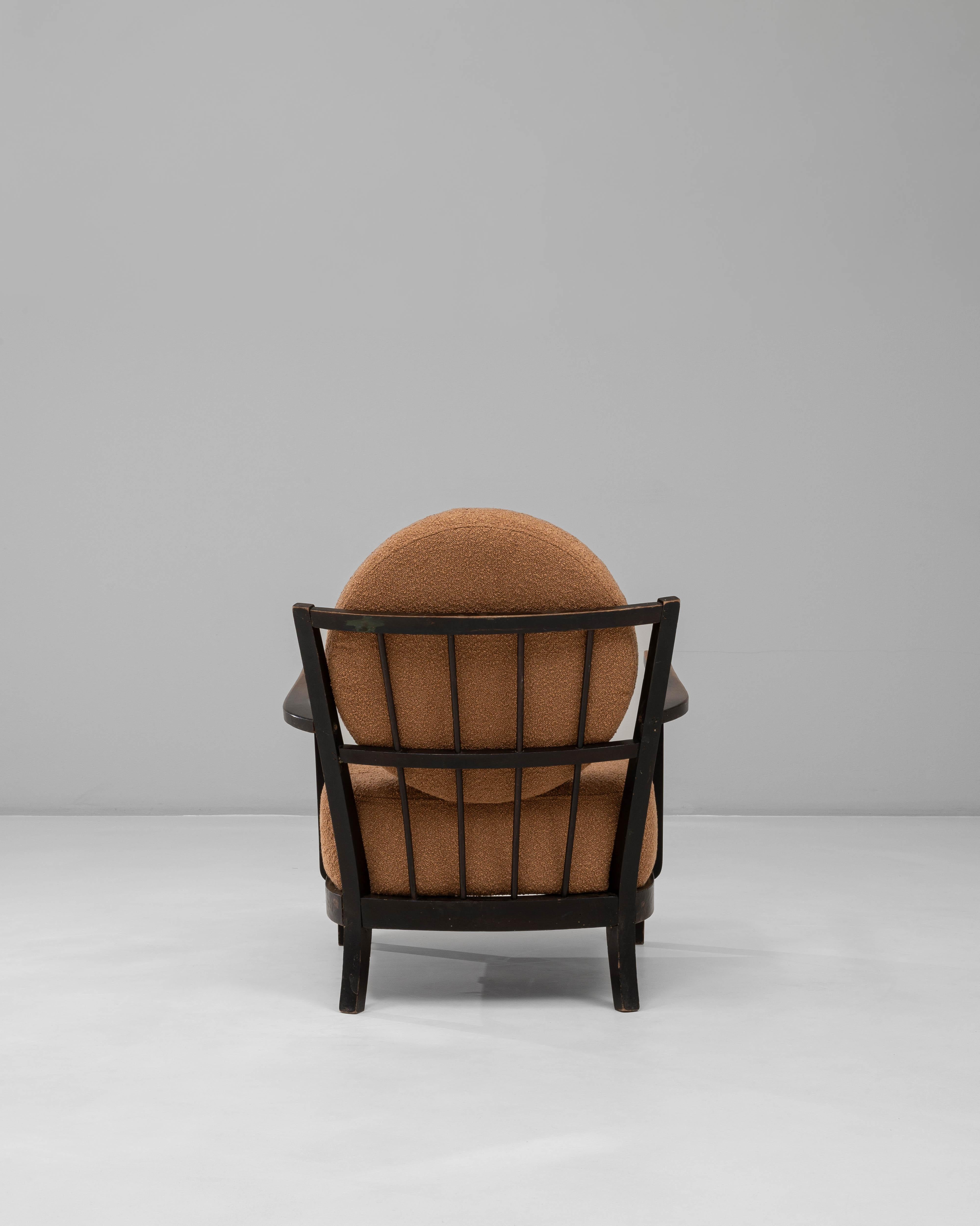 Sillón checo del siglo XX tapizado en naranja en Bueno estado para la venta en High Point, NC