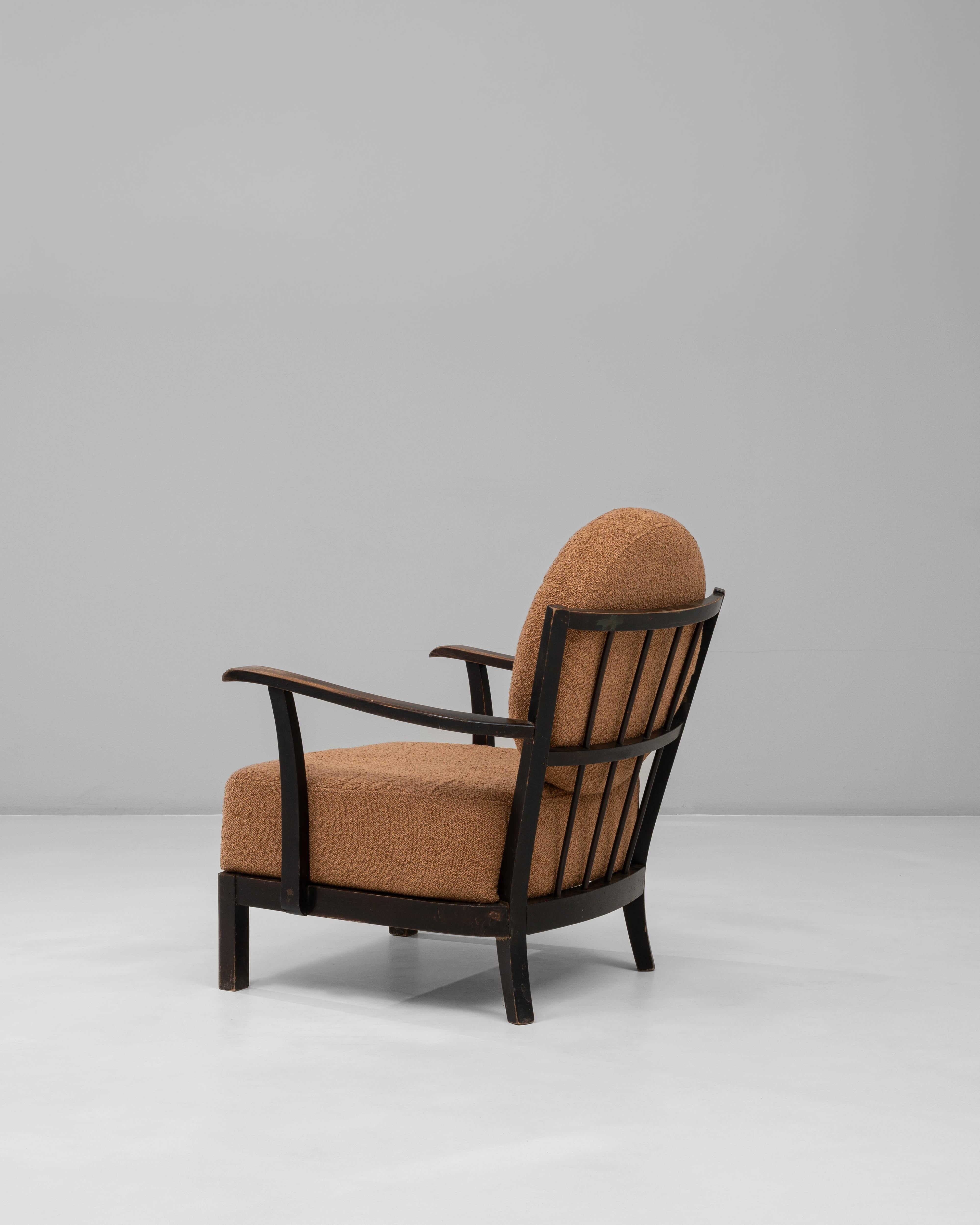 Sillón checo del siglo XX tapizado en naranja Tapicería en venta