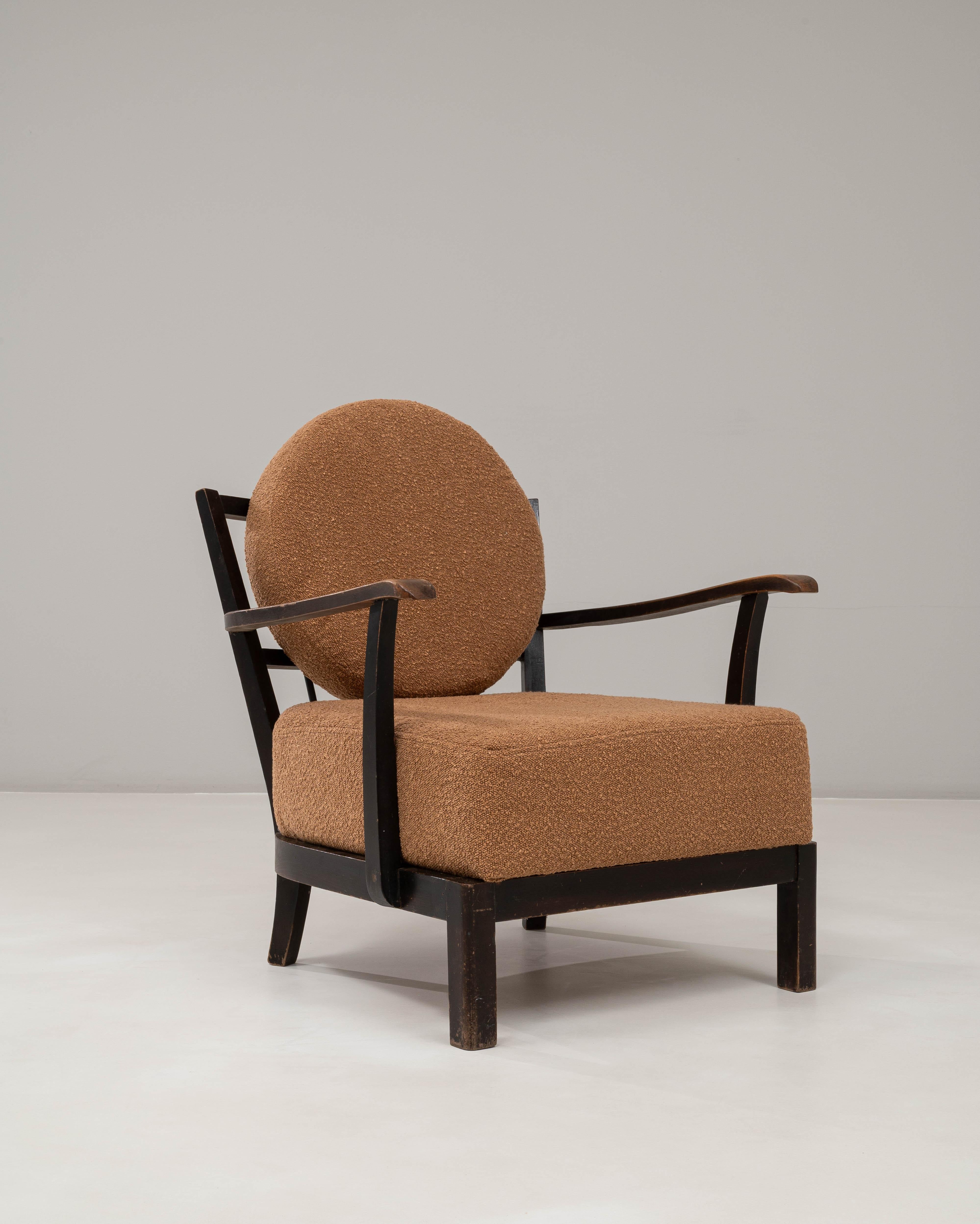 Sillón checo del siglo XX tapizado en naranja en venta 4