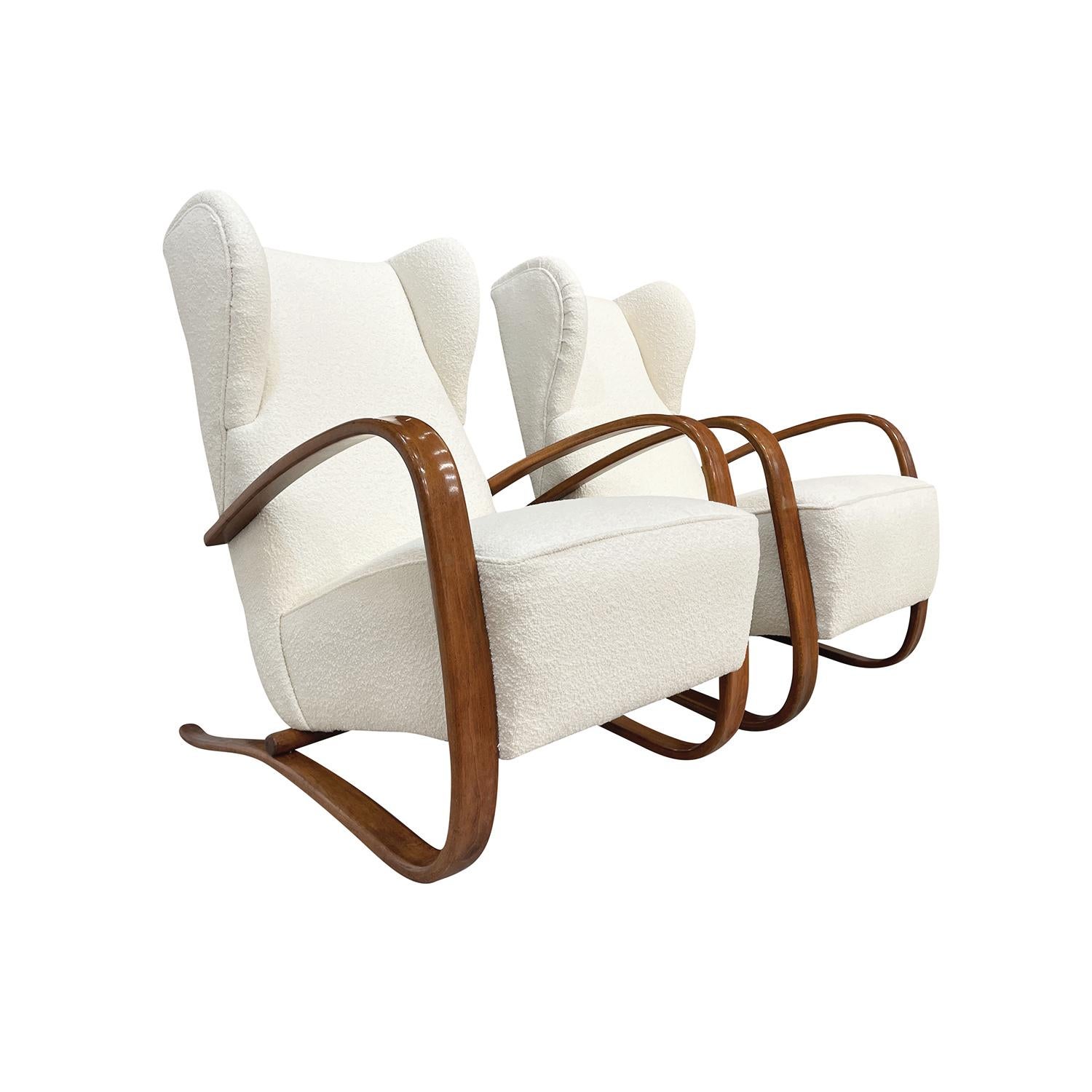 Art Deco 20th Century Czech Pair of Mahogany H269 Lounge Chairs by Jindrich Halabala For Sale