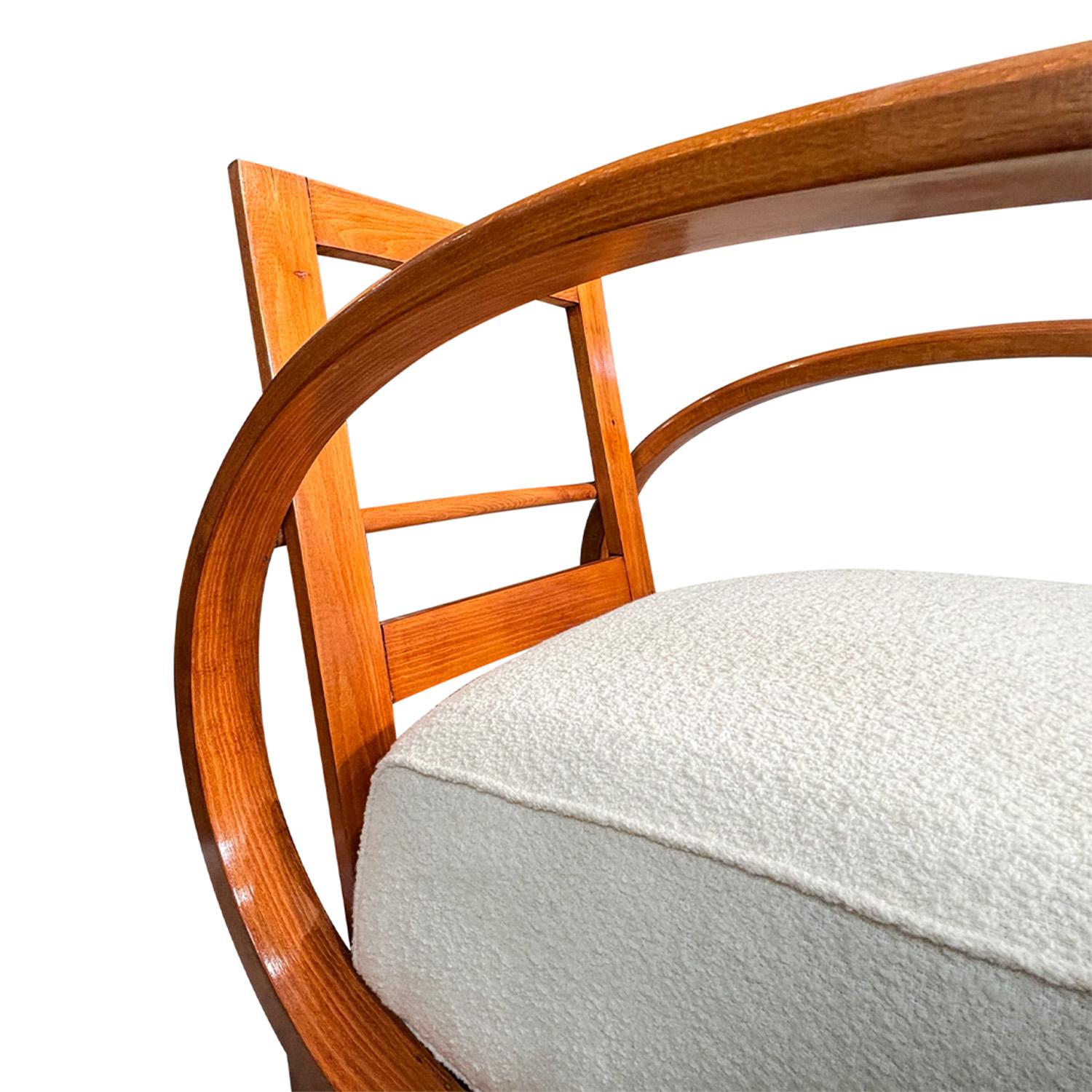 20e siècle Paire tchèque de chaises longues en noyer sculptées par Thonet en vente 3