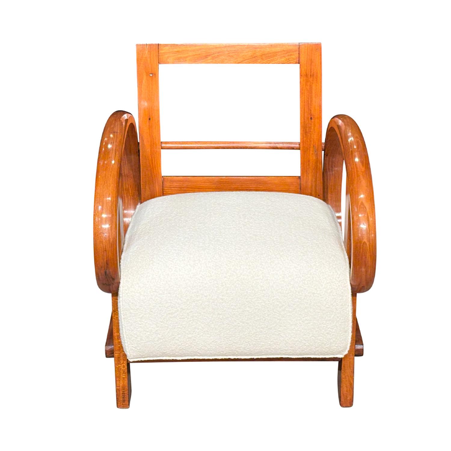 20e siècle Paire tchèque de chaises longues en noyer sculptées par Thonet en vente 1