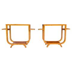 20e siècle Paire tchèque de tables de canapé en noyer sculptées par Thonet