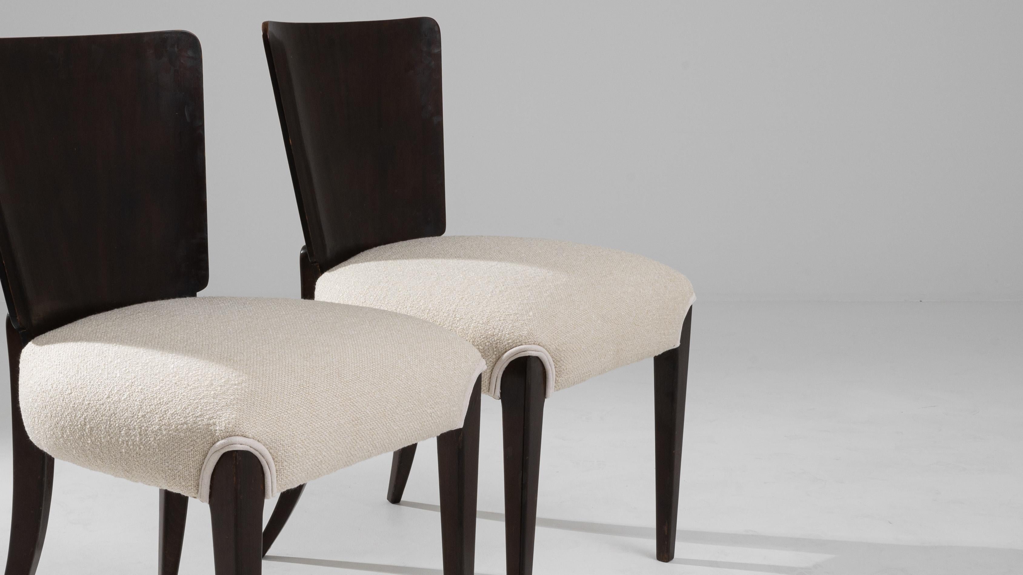 Paire de chaises en bois tchèques du 20e siècle par J. Halabala en vente 3