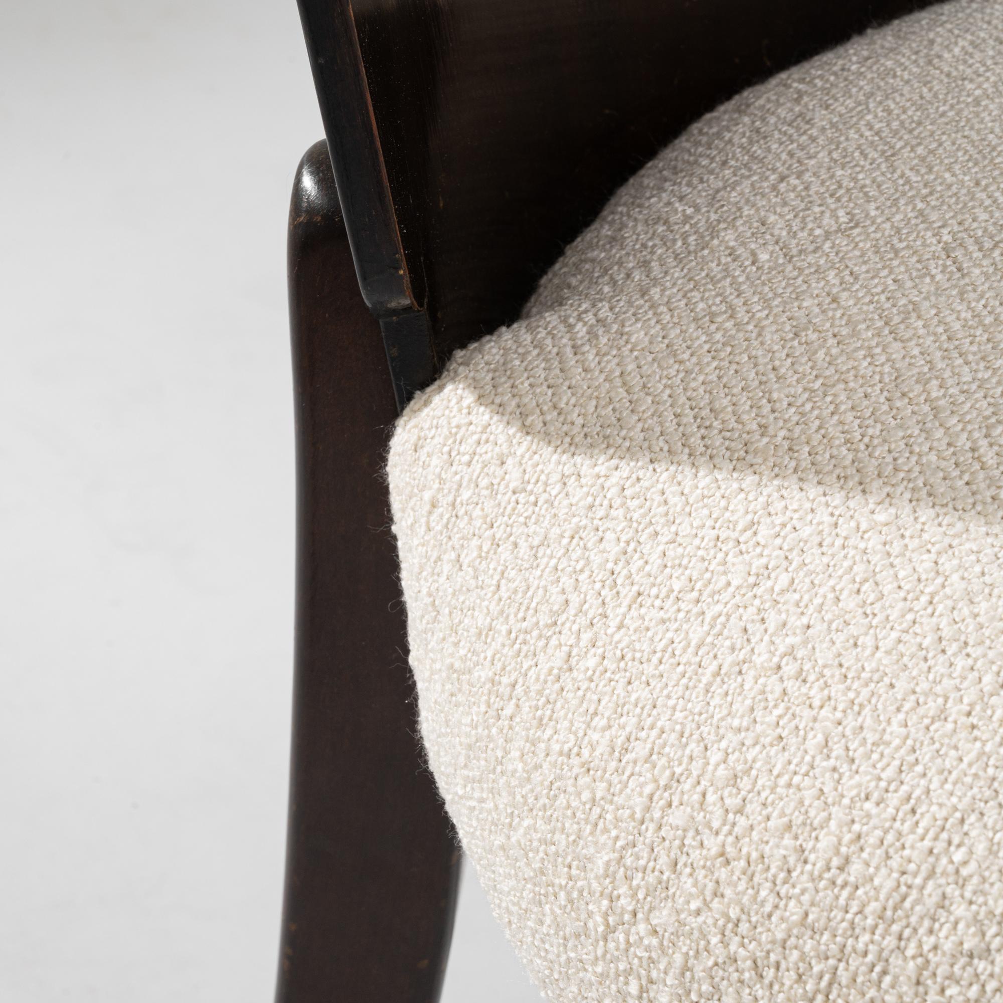 Paire de chaises en bois tchèques du 20e siècle par J. Halabala en vente 6