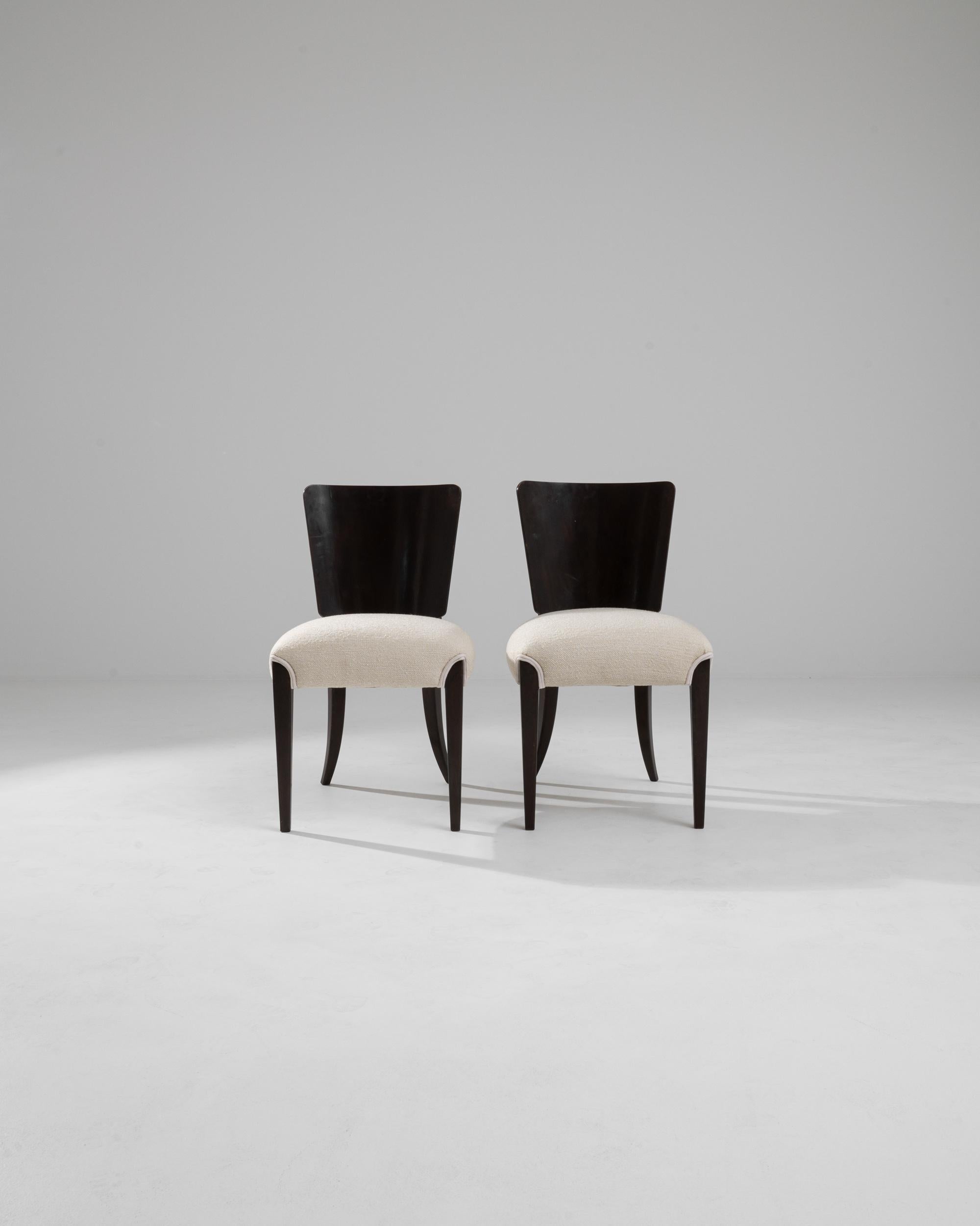 Tchèque Paire de chaises en bois tchèques du 20e siècle par J. Halabala en vente