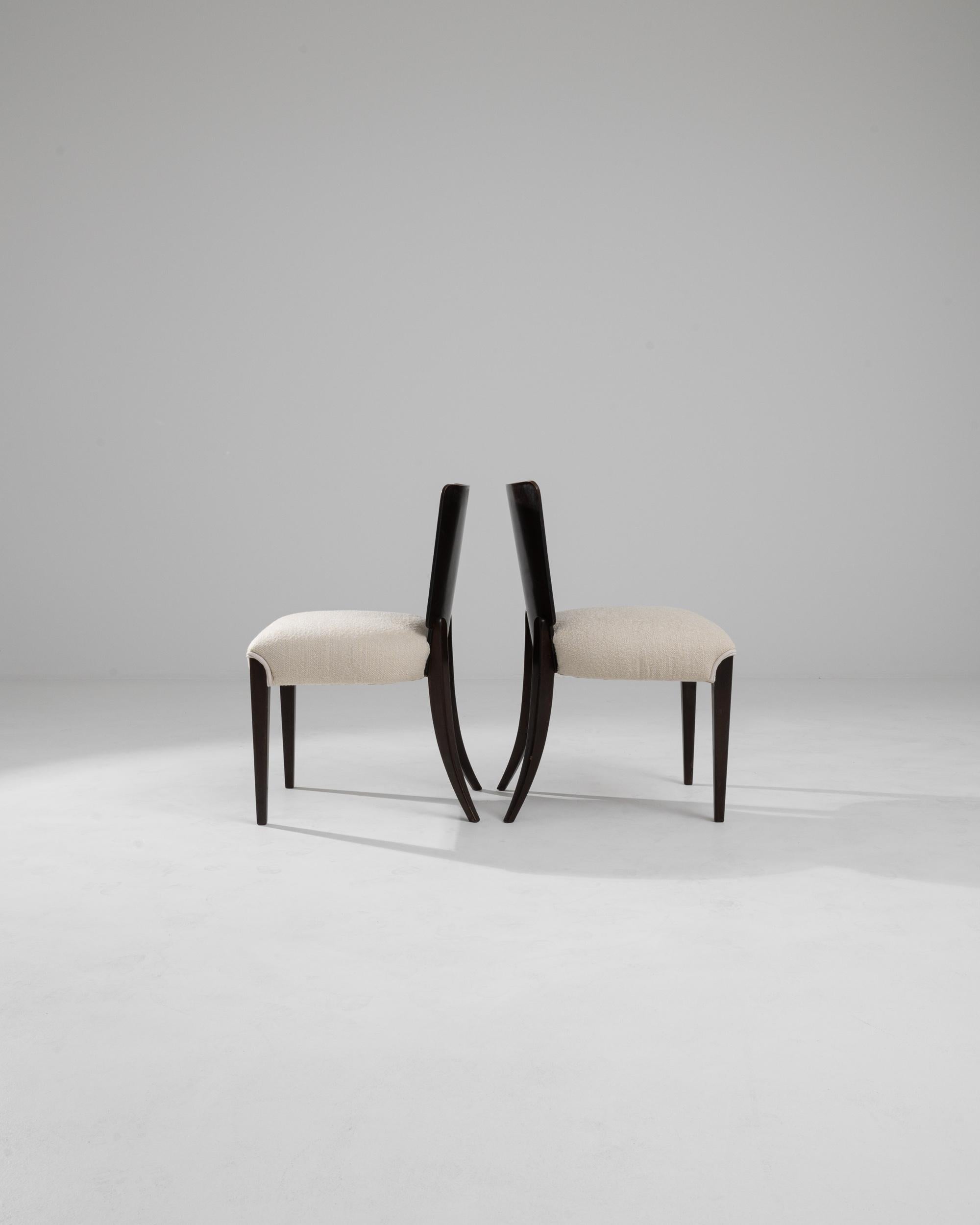 Paire de chaises en bois tchèques du 20e siècle par J. Halabala Bon état - En vente à High Point, NC