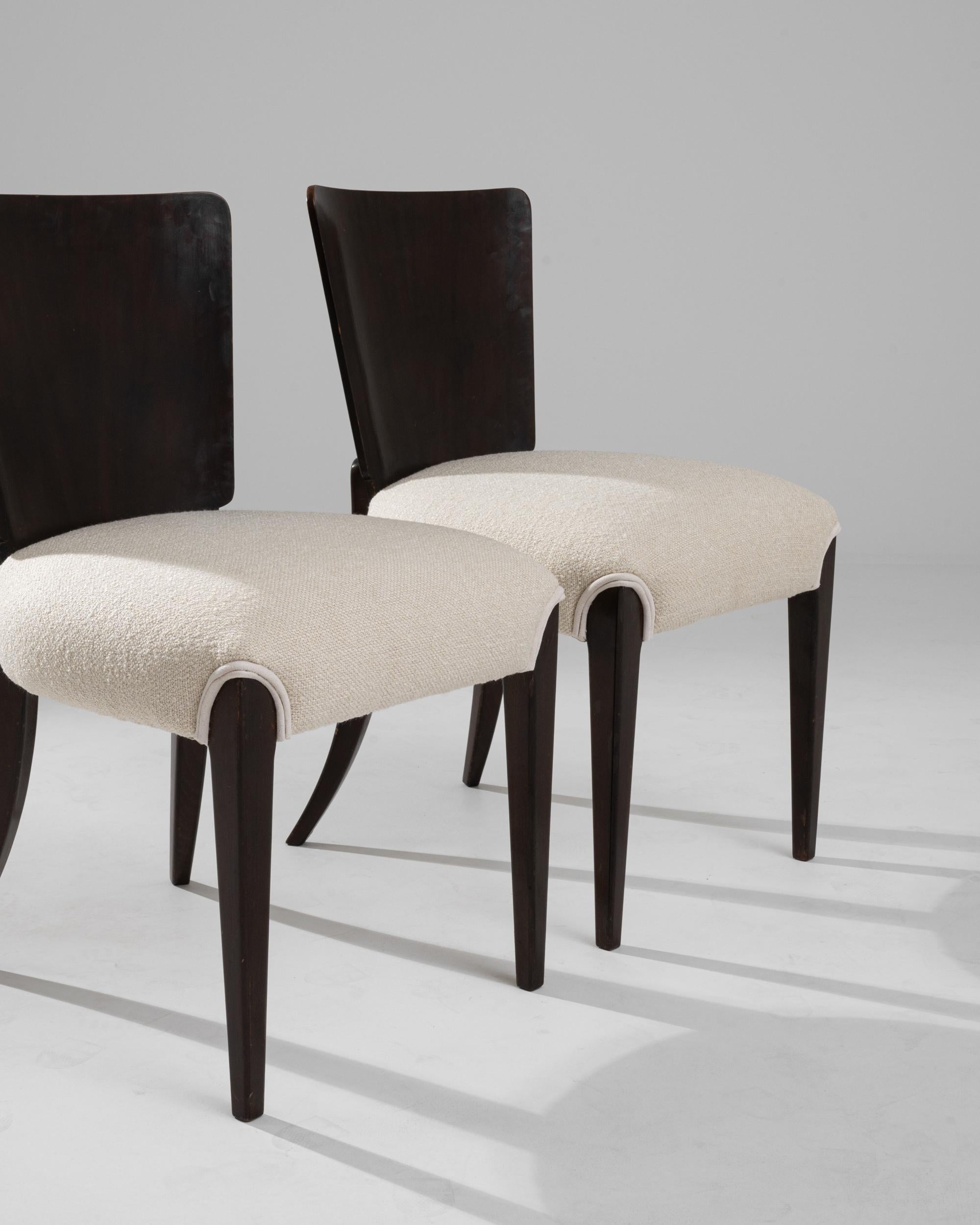 Paire de chaises en bois tchèques du 20e siècle par J. Halabala en vente 2