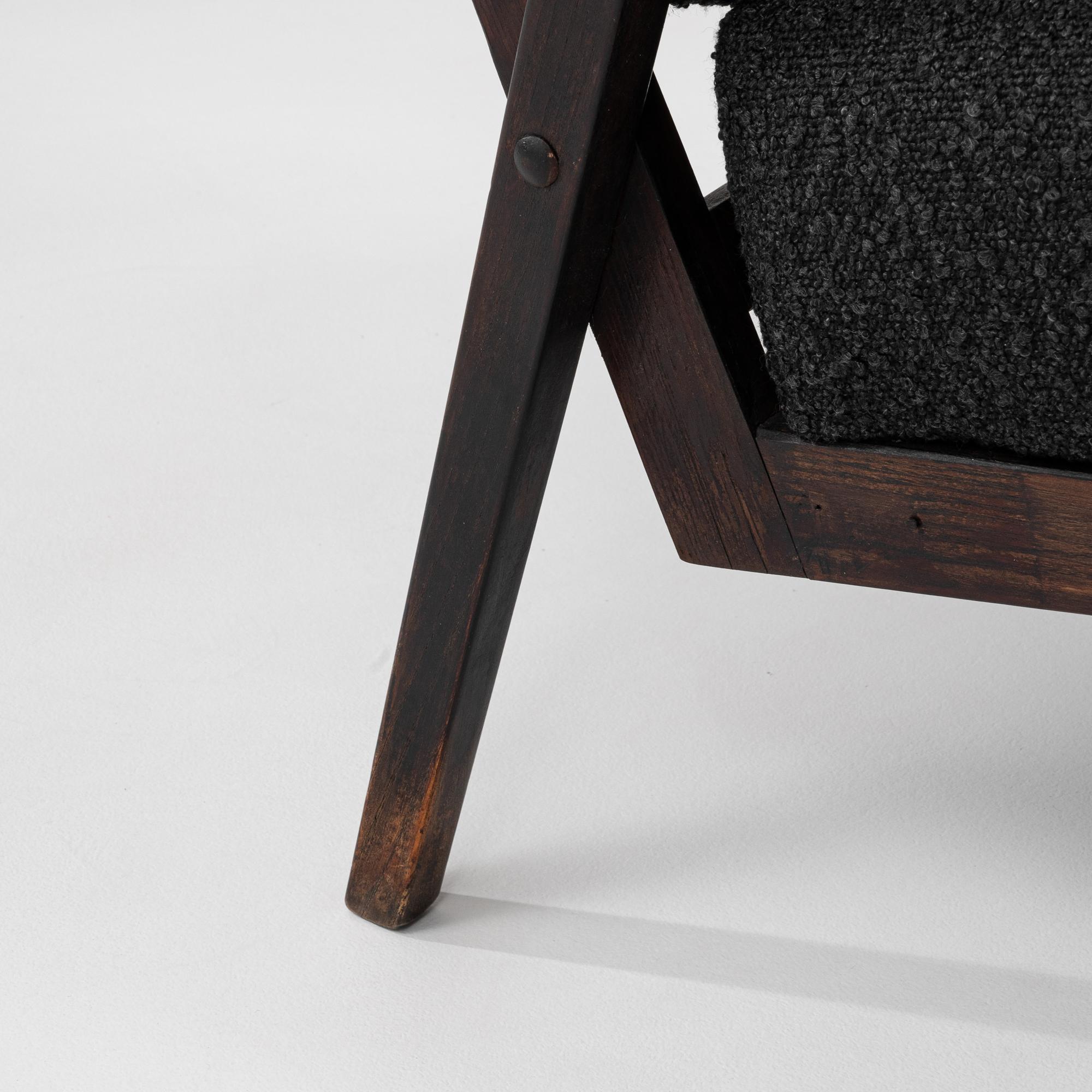 Fauteuil tapissé tchèque du 20e siècle en vente 7