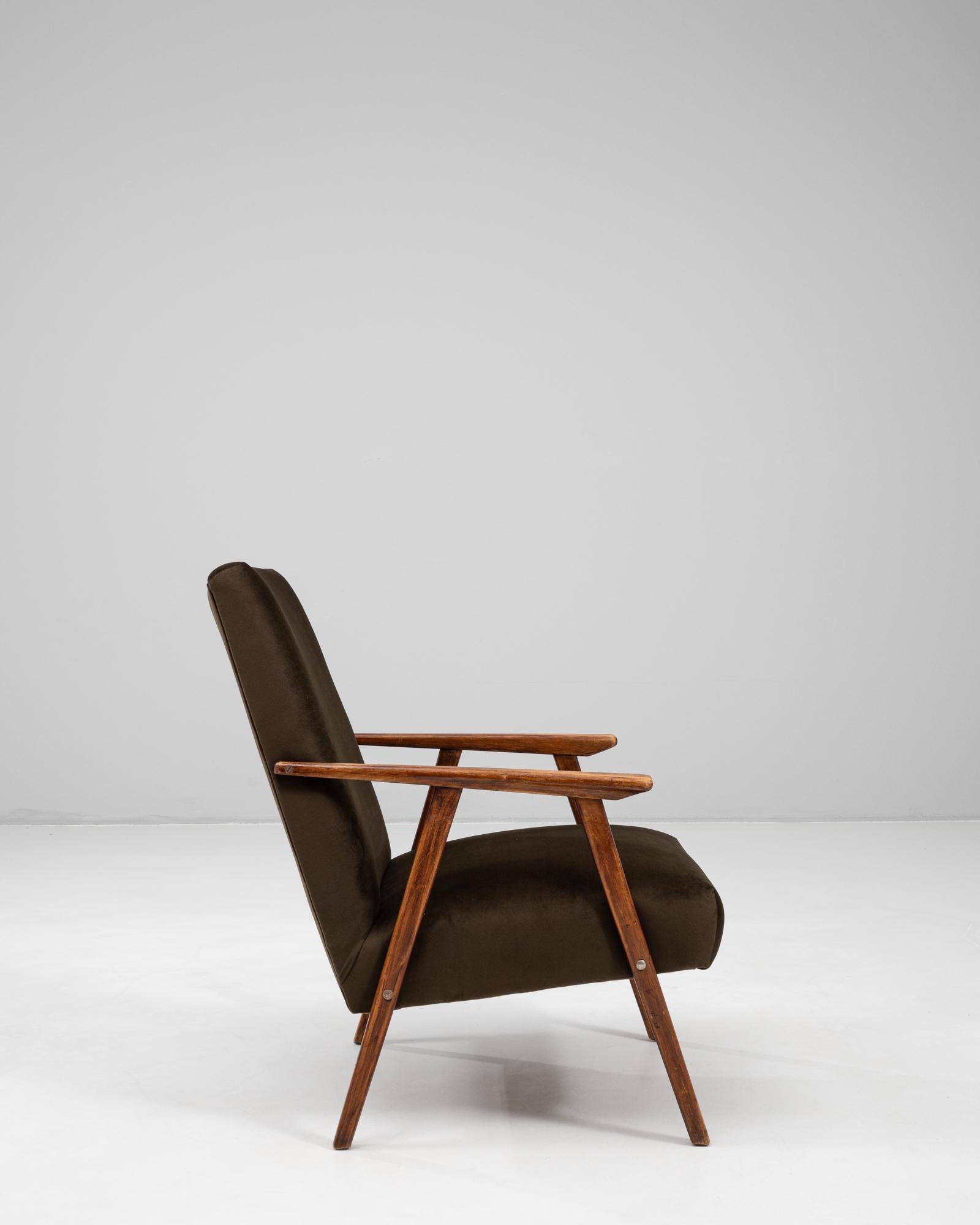 20th Century Czech Upholstered Armchair Checo en venta