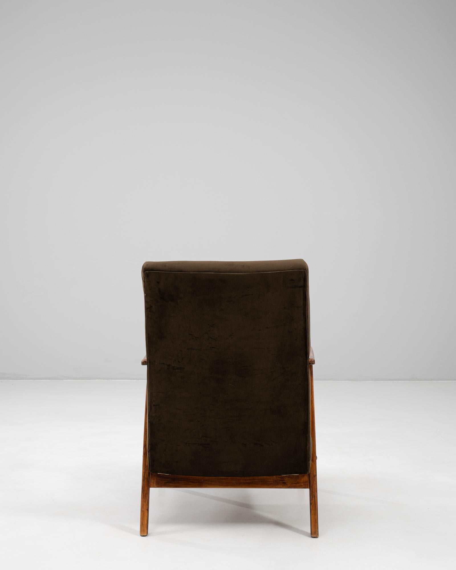 20th Century Czech Upholstered Armchair en Bueno estado para la venta en High Point, NC