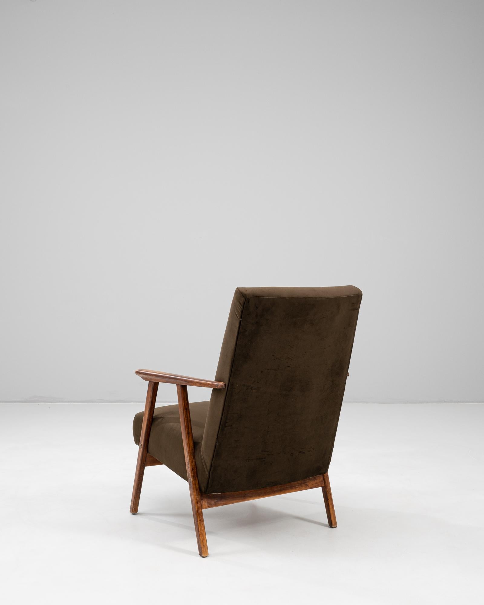 20th Century Czech Upholstered Armchair Tapicería en venta