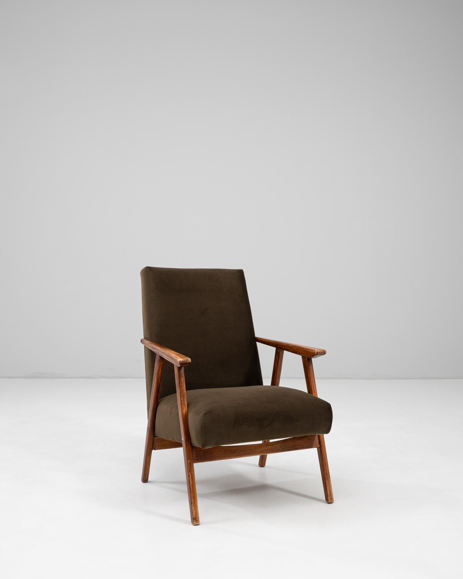20th Century Czech Upholstered Armchair en venta 2