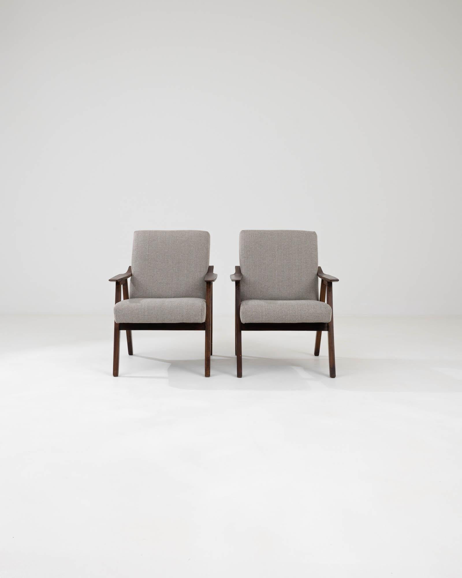 Paire de fauteuils tapissés tchèques du 20e siècle Bon état - En vente à High Point, NC