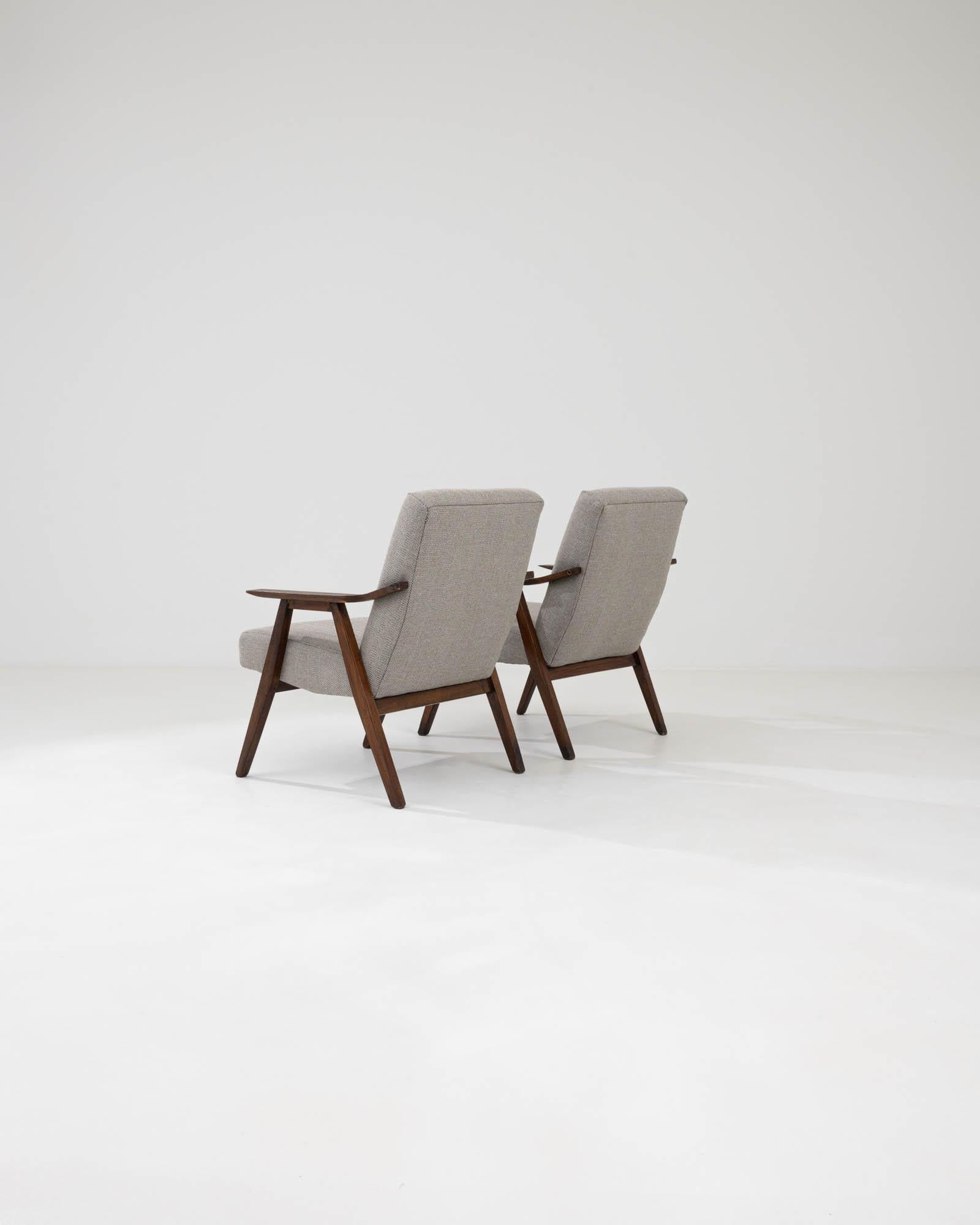 Tissu d'ameublement Paire de fauteuils tapissés tchèques du 20e siècle en vente