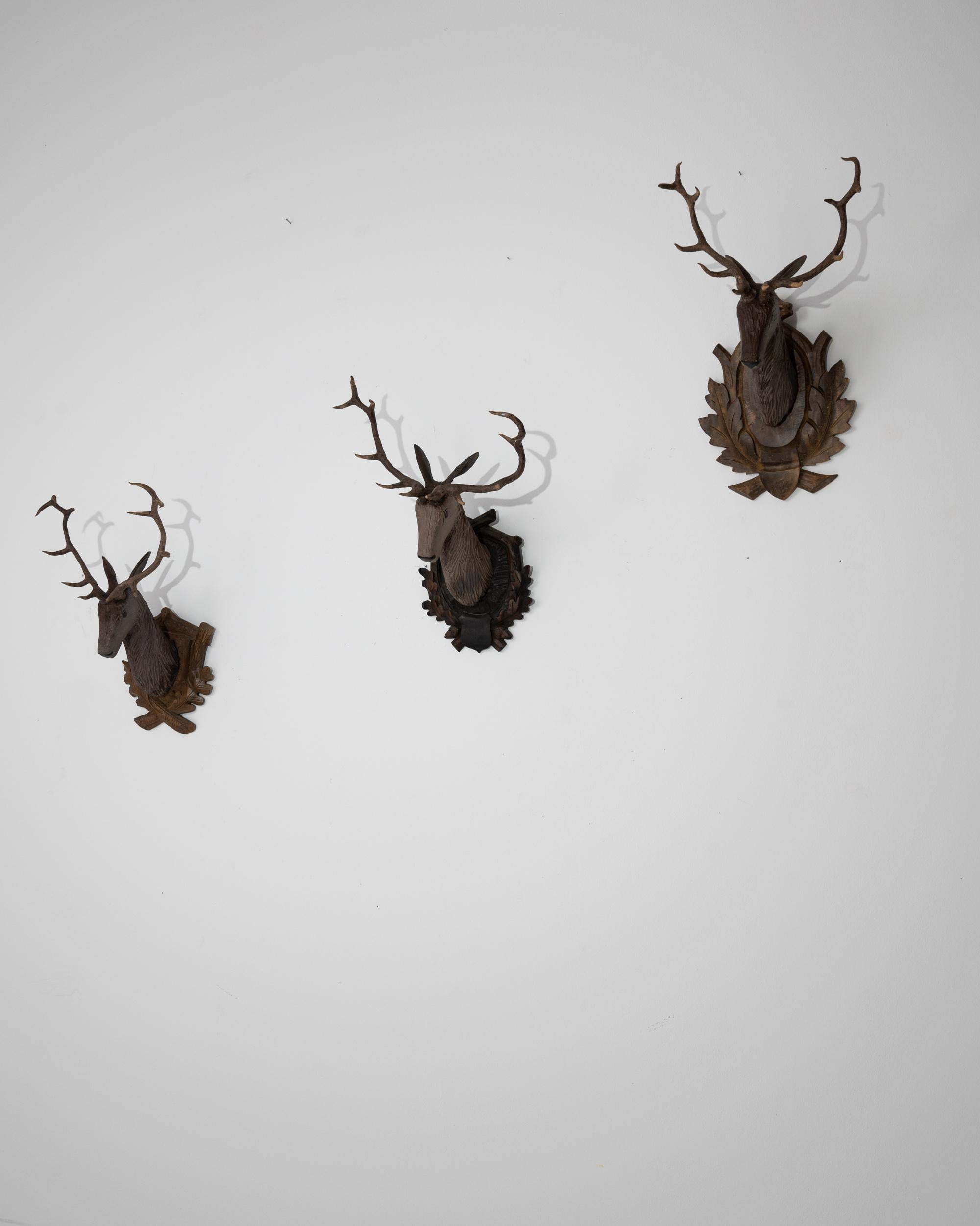 20th Century Czech Wooden Deer Decoration, Set of 3 For Sale 1
