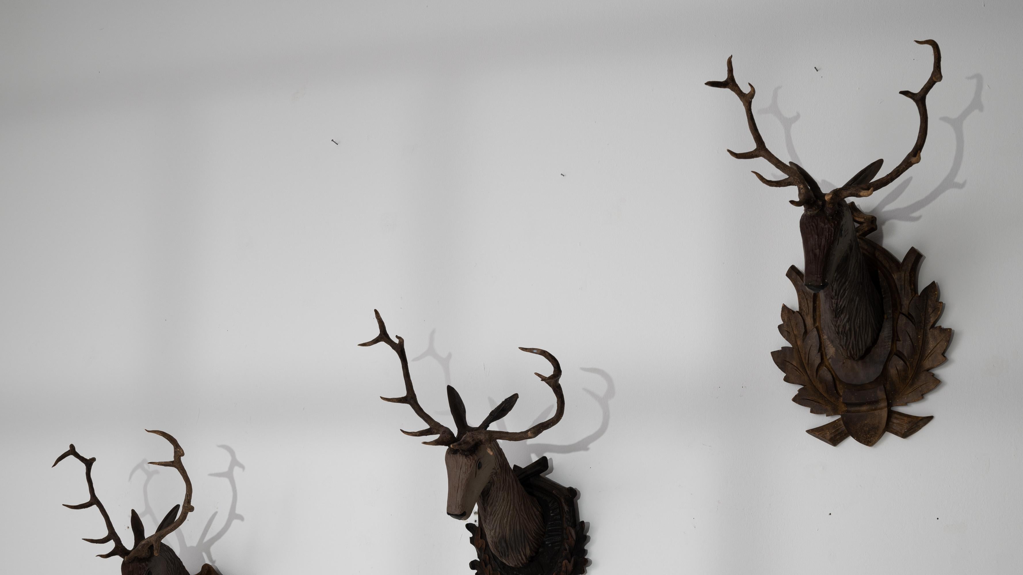 20th Century Czech Wooden Deer Decoration, Set of 3 For Sale 4