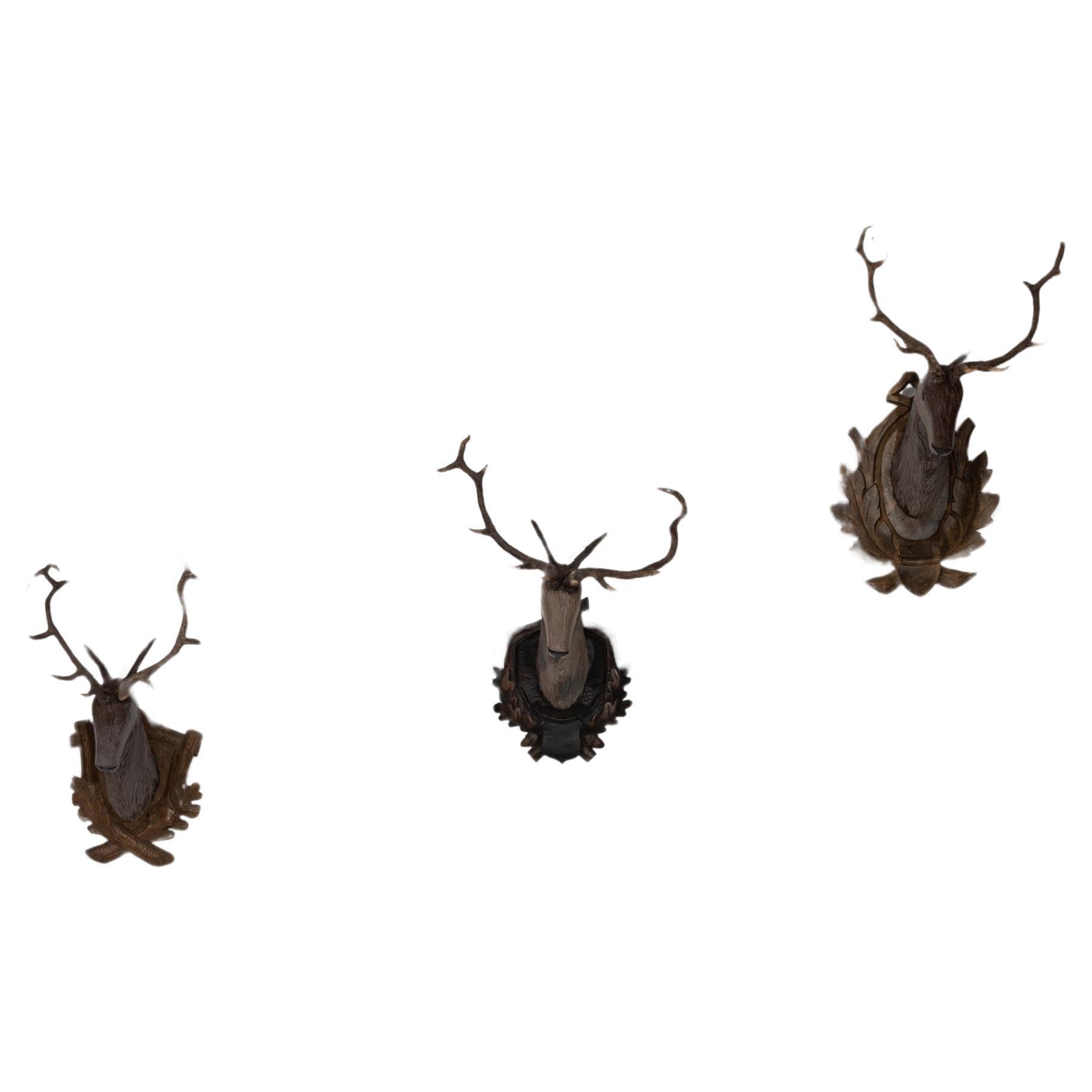 20th Century Czech Wooden Deer Decoration, Set of 3 For Sale