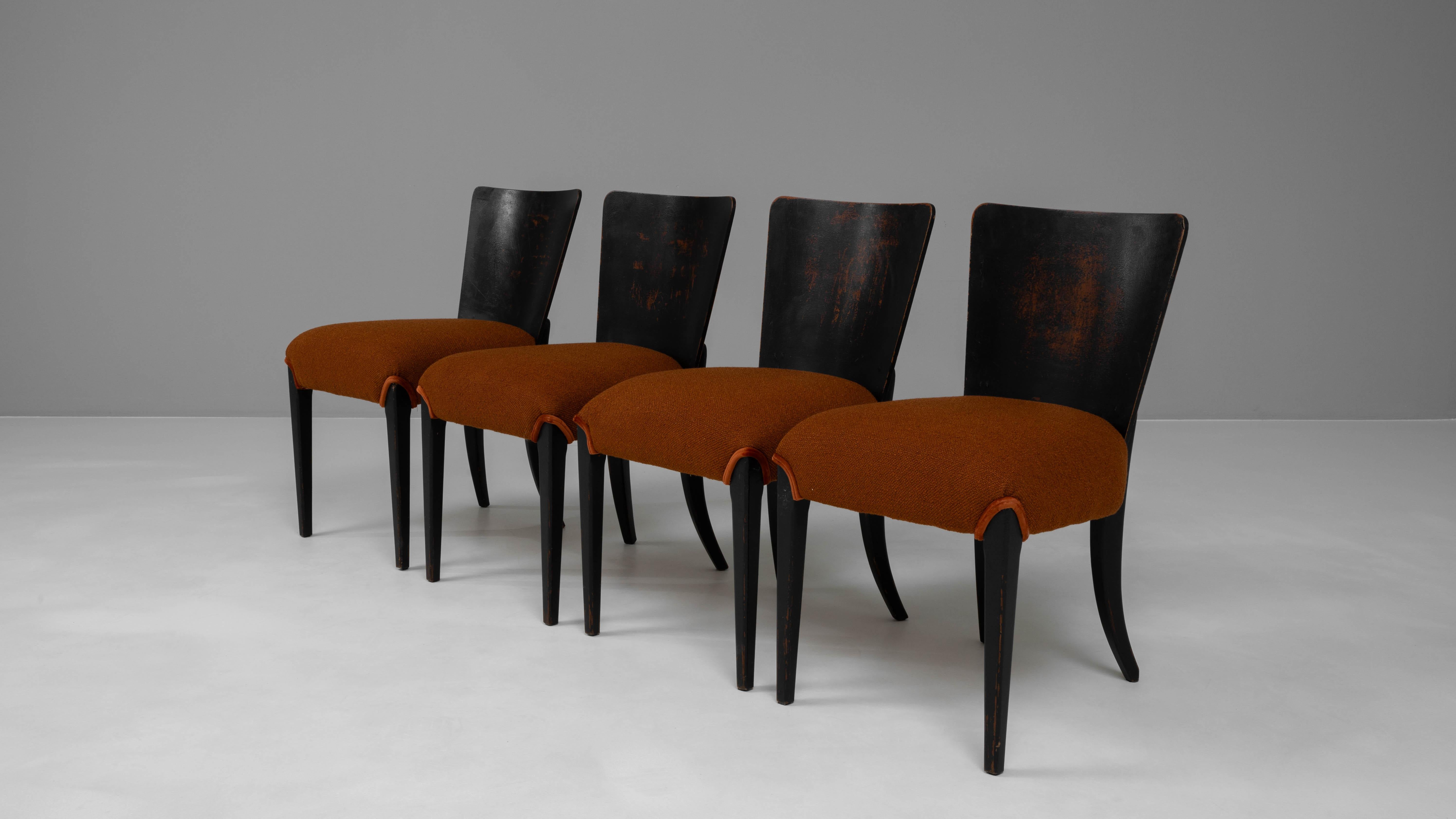 Tschechische Holz-Esszimmerstühle des 20. Jahrhunderts mit gepolsterten Sitzen von J. Halabala im Angebot 8