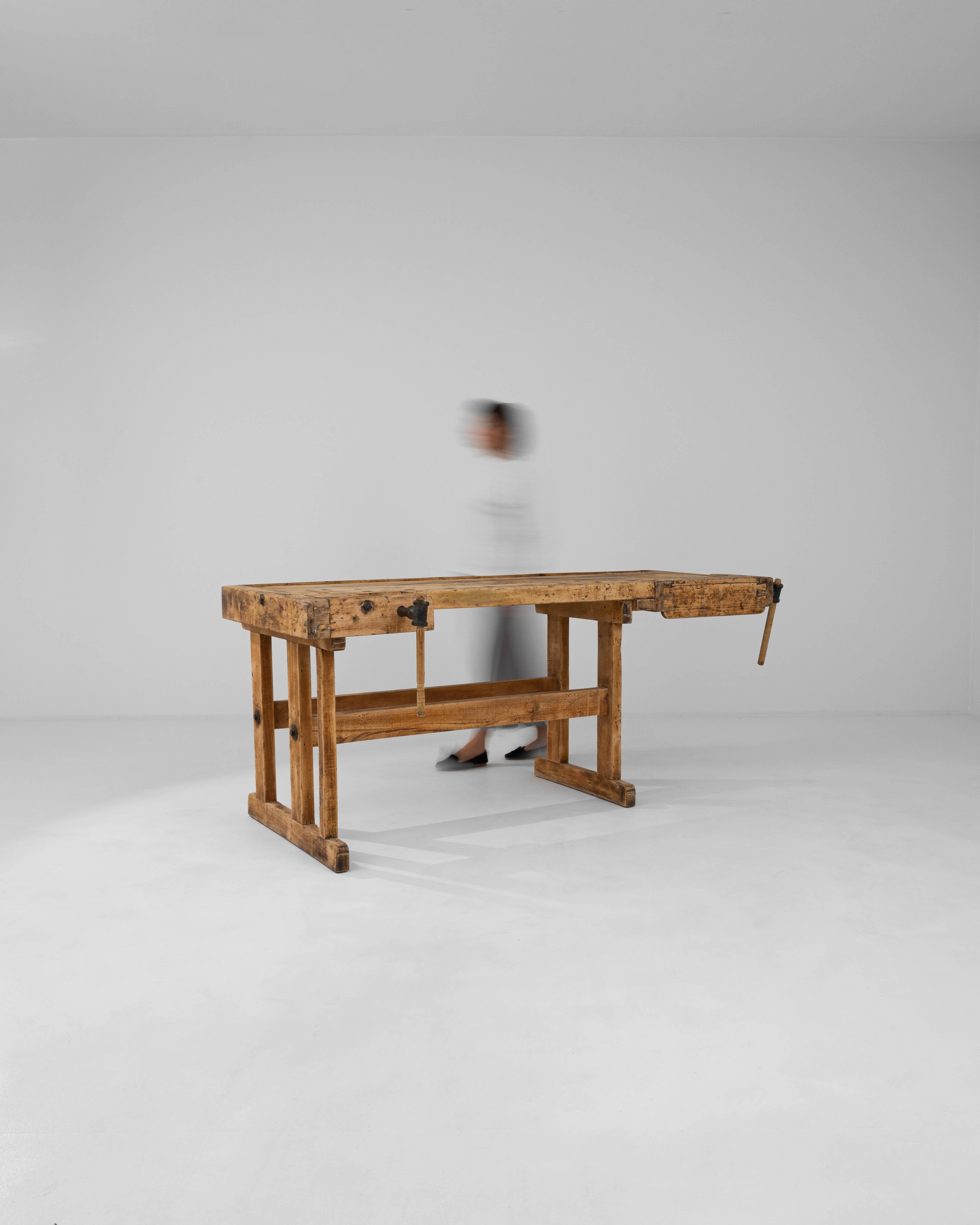 Legno Tavolo da lavoro in legno ceco del XX secolo in vendita