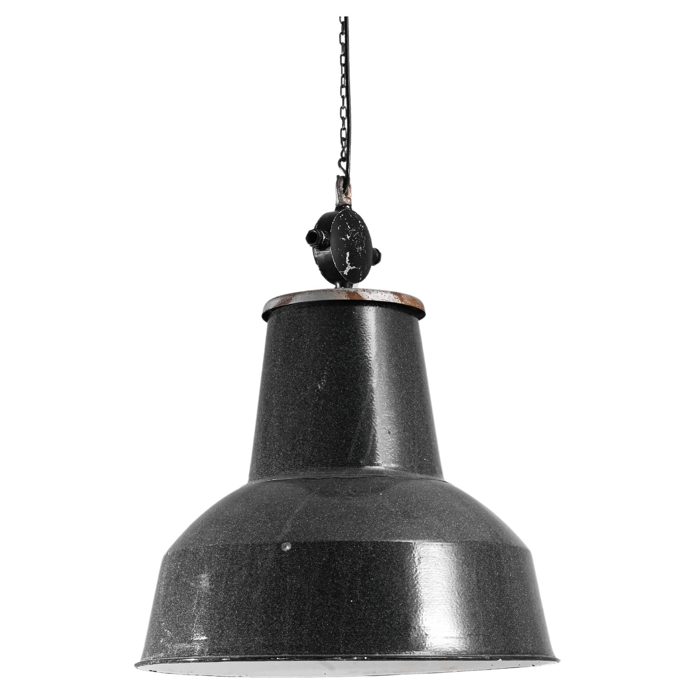 Lampe pendante industrielle tchèque du 20e siècle