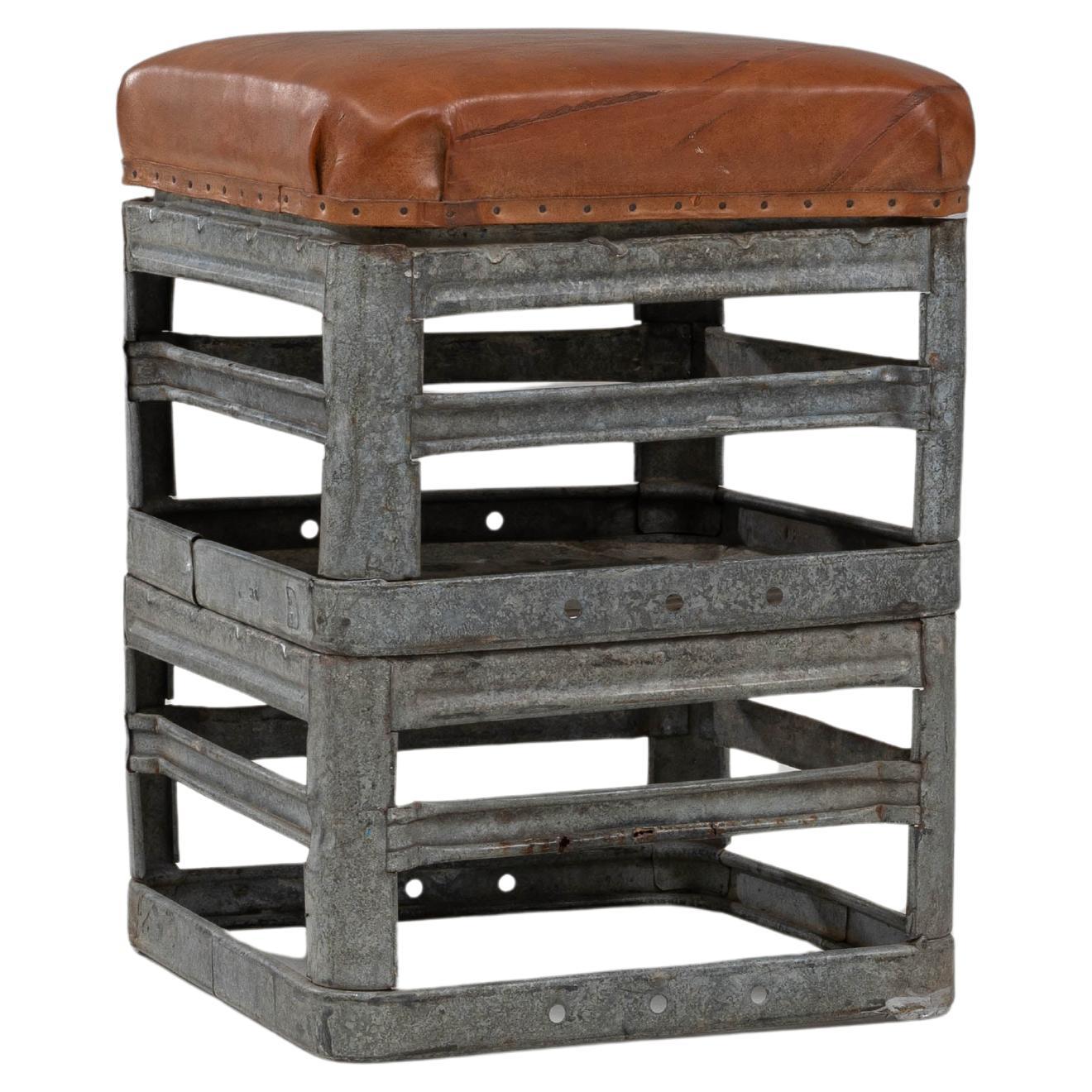 Tabouret en métal tchèque du 20e siècle avec assise en cuir