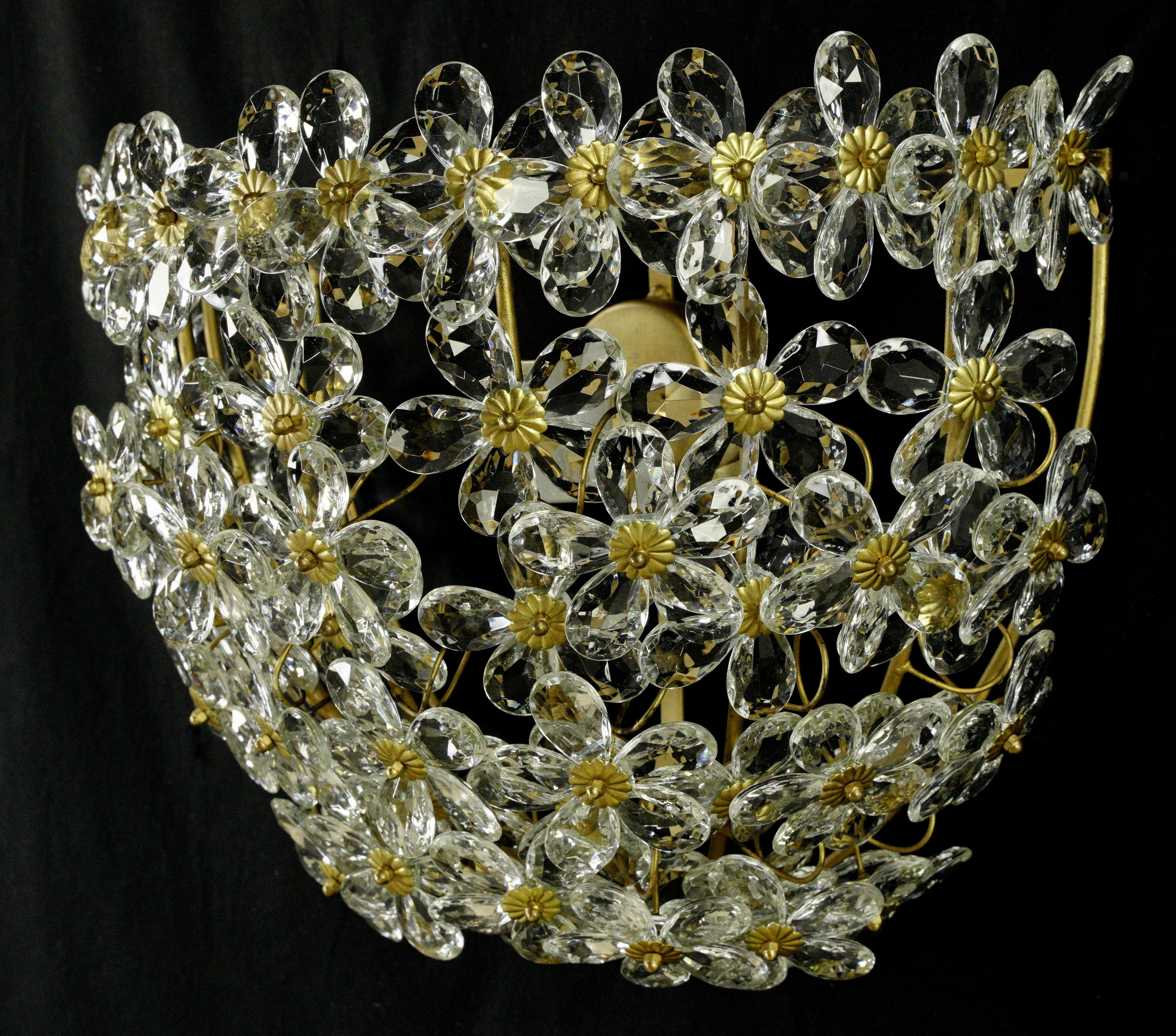 20th Century Daisy Crystal Basket Sconce For Sale 4