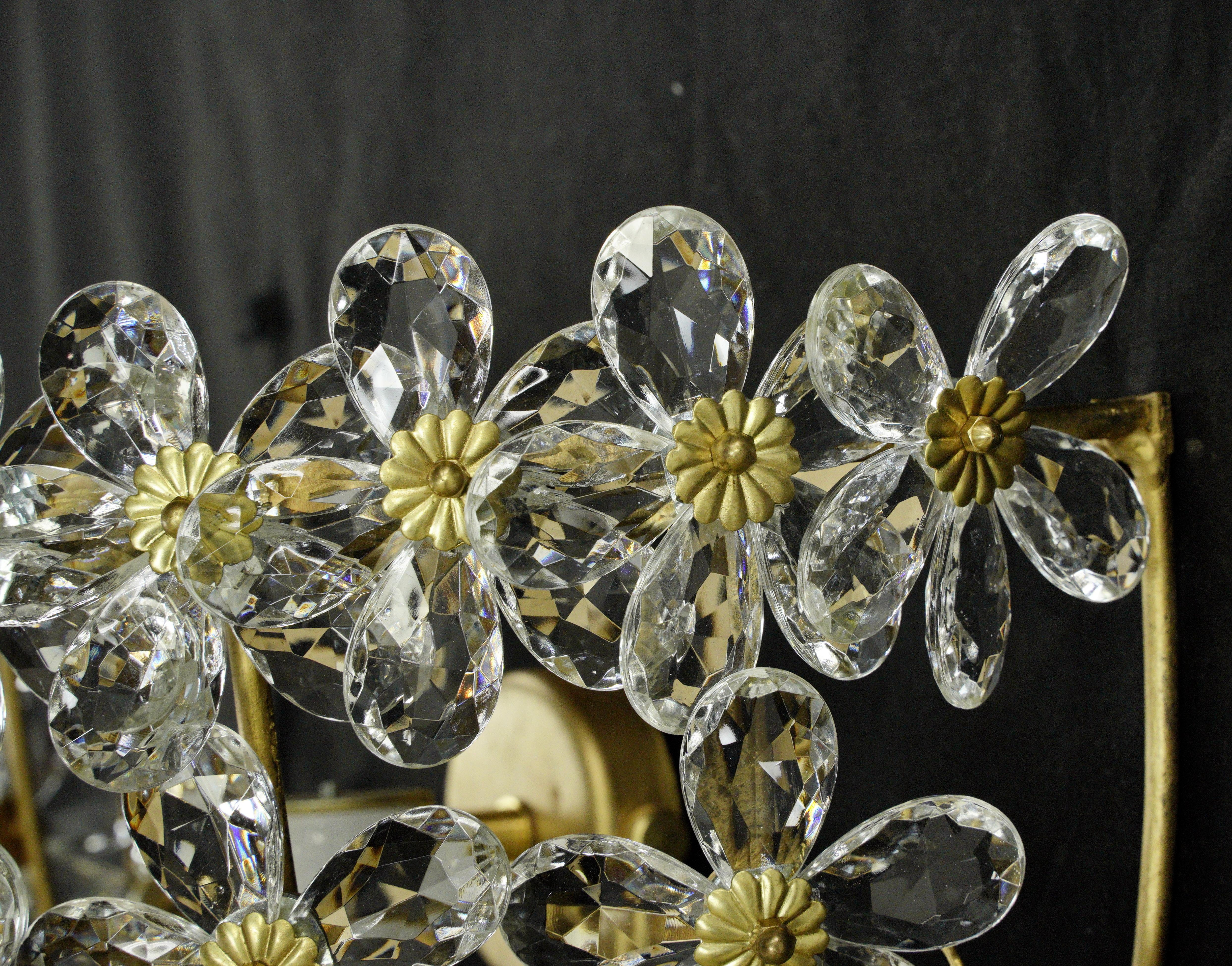 20th Century Daisy Crystal Basket Sconce For Sale 1