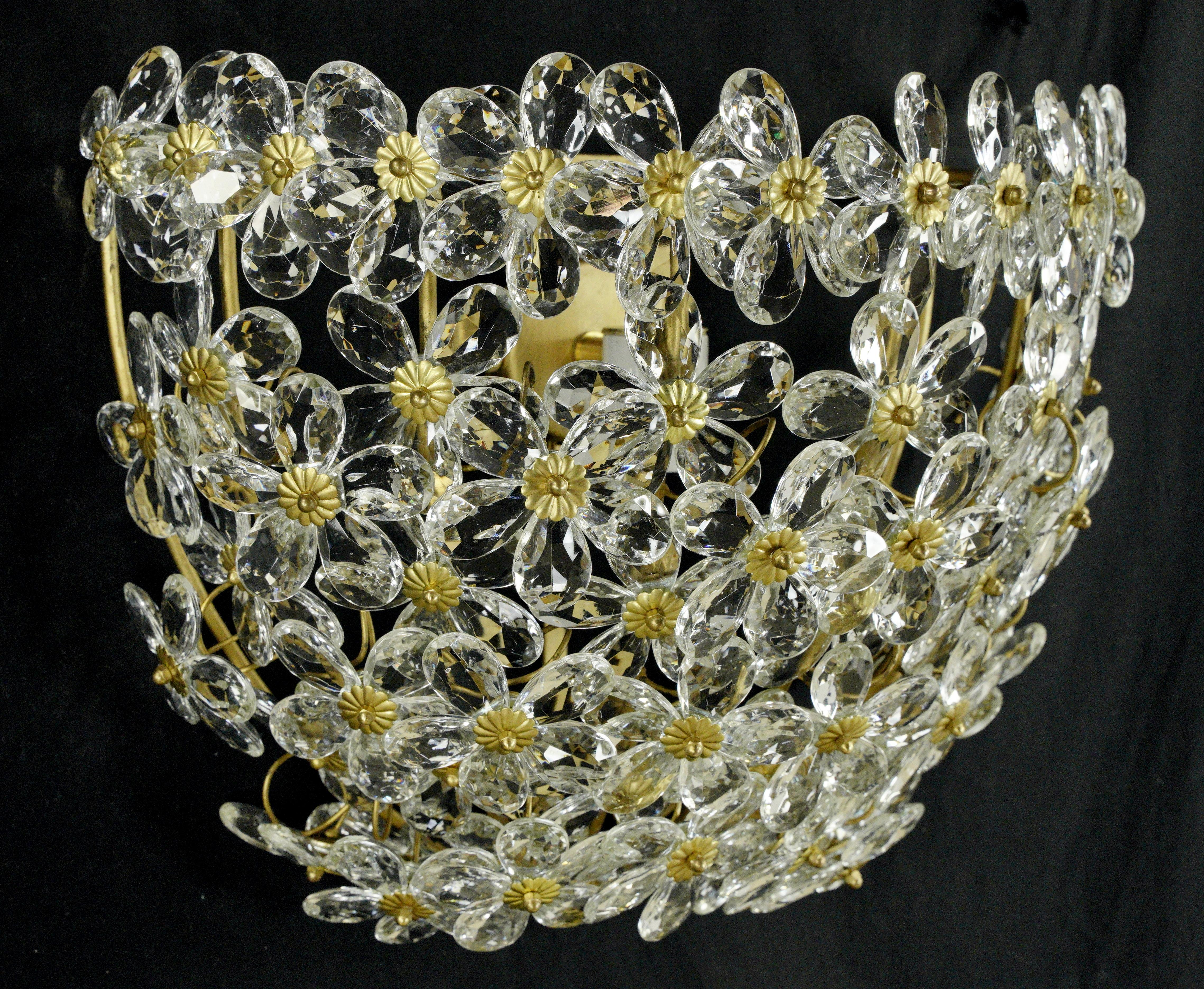 20th Century Daisy Crystal Basket Sconce For Sale 3