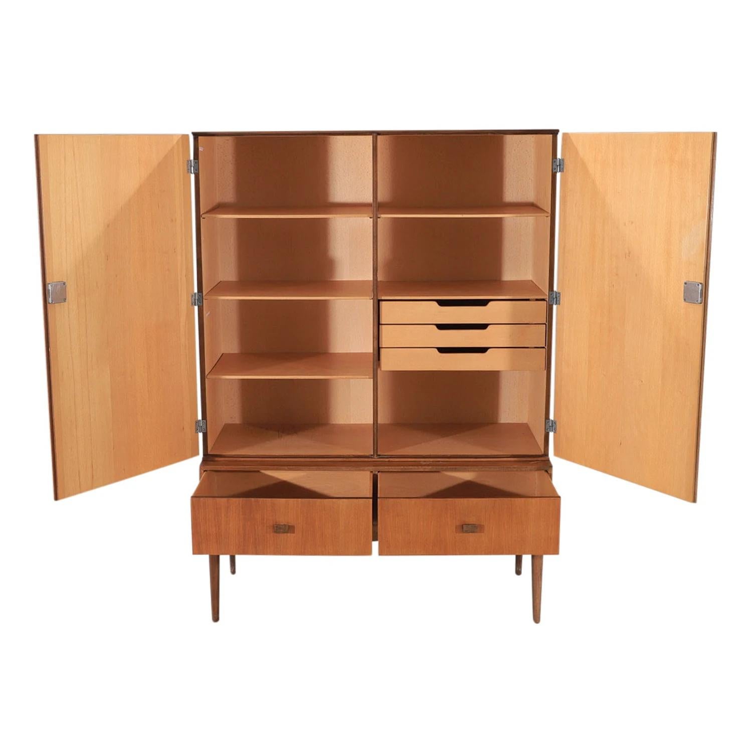 Dänischer Esszimmerschrank aus Buche des 20. Jahrhunderts – Vintage skandinavisches Buffetschrank (Moderne der Mitte des Jahrhunderts) im Angebot