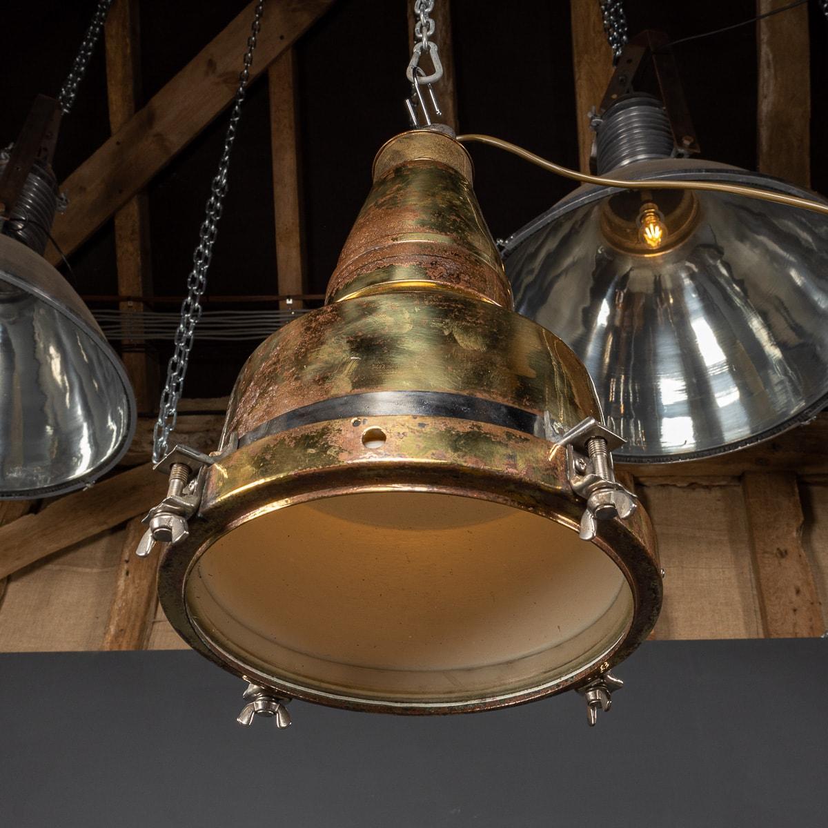 20ième siècle Lampe de bateau en laiton danoise du 20e siècle en vente